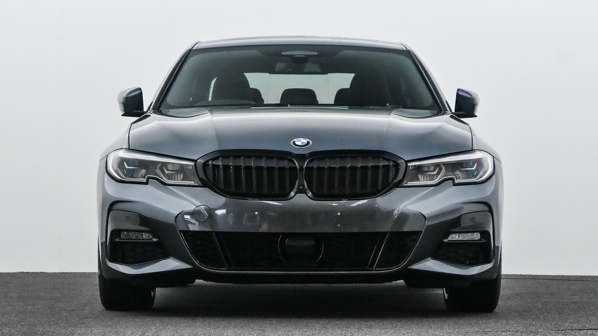BMW 3 Series image 2