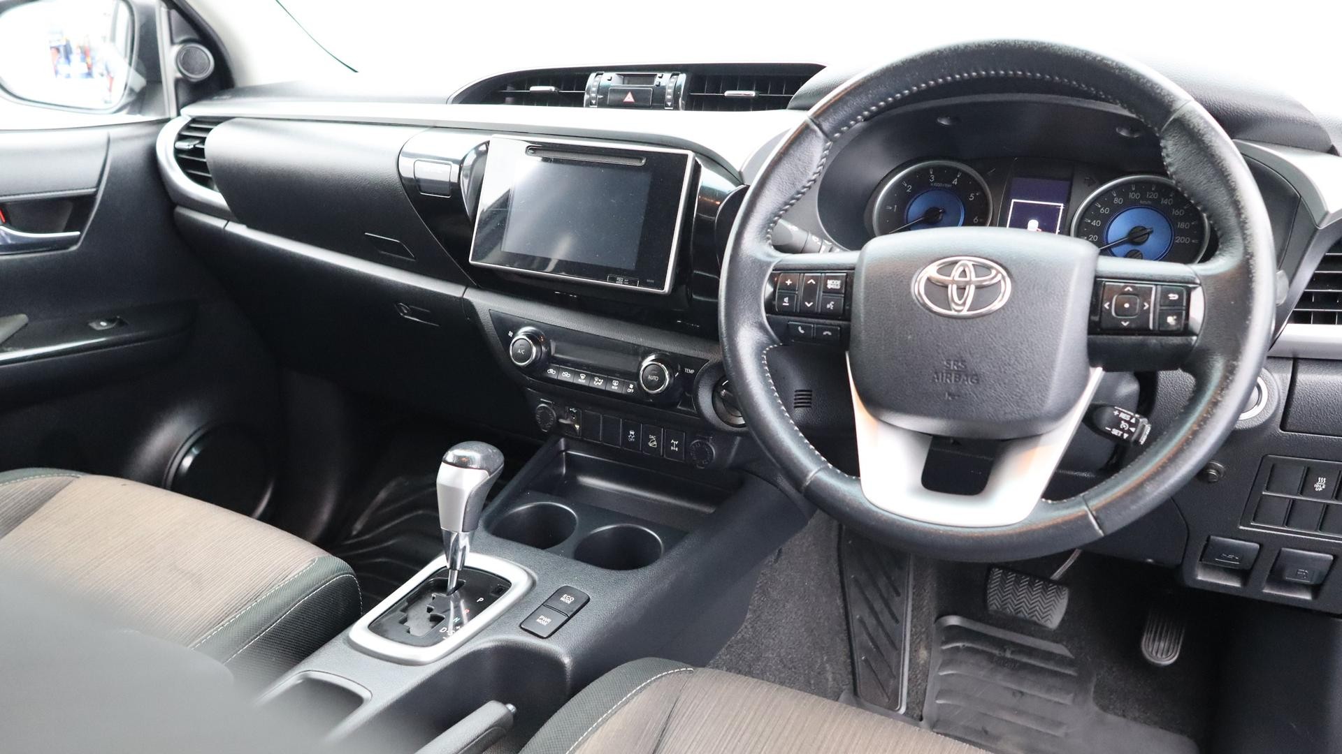Toyota Hilux image 4