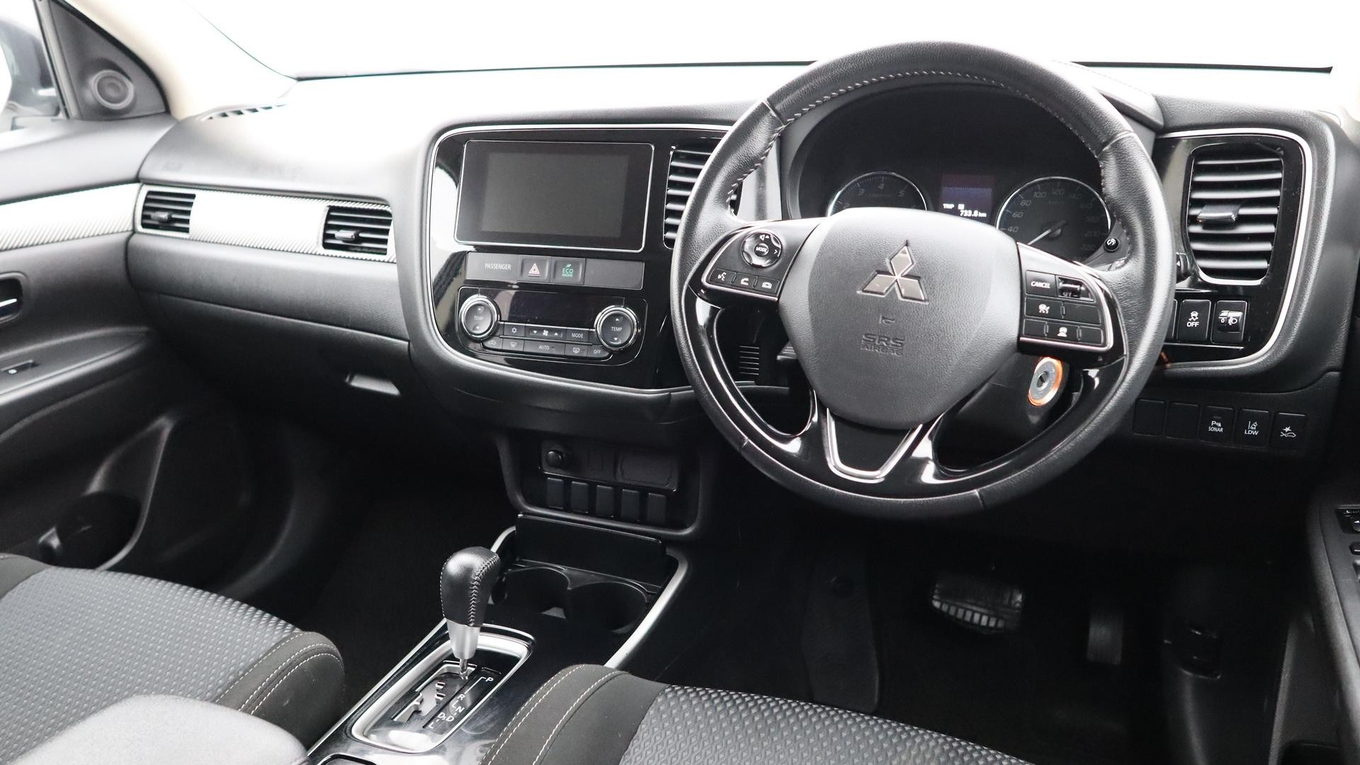 Mitsubishi Outlander image 4