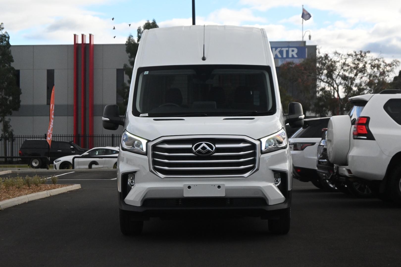 LDV Deliver 9 image 2