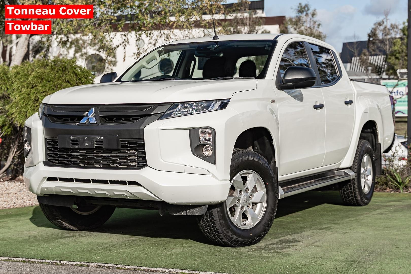 Mitsubishi Triton image 1