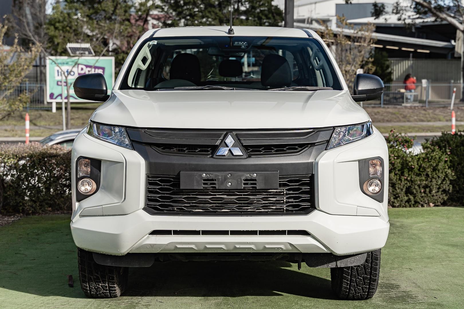 Mitsubishi Triton image 3