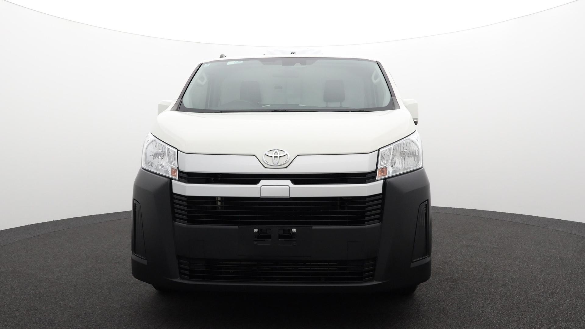 Toyota Hiace image 2