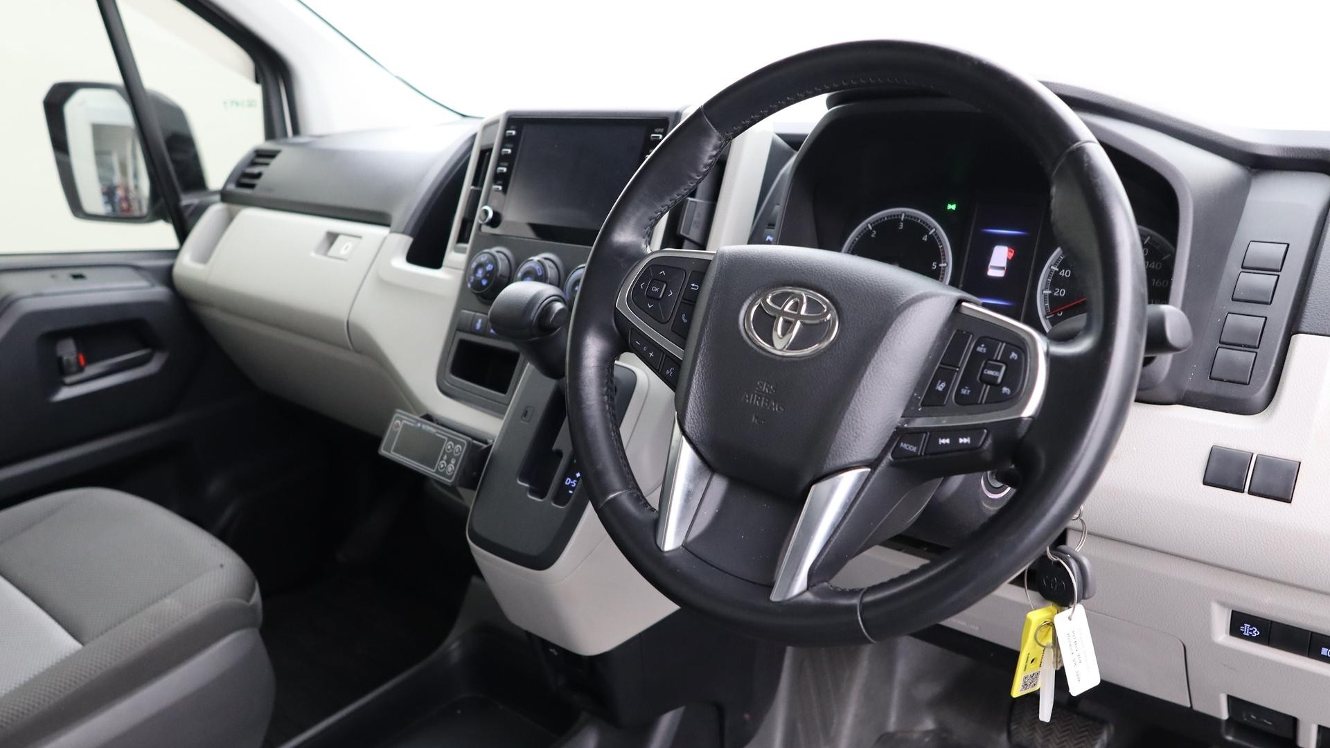 Toyota Hiace image 4