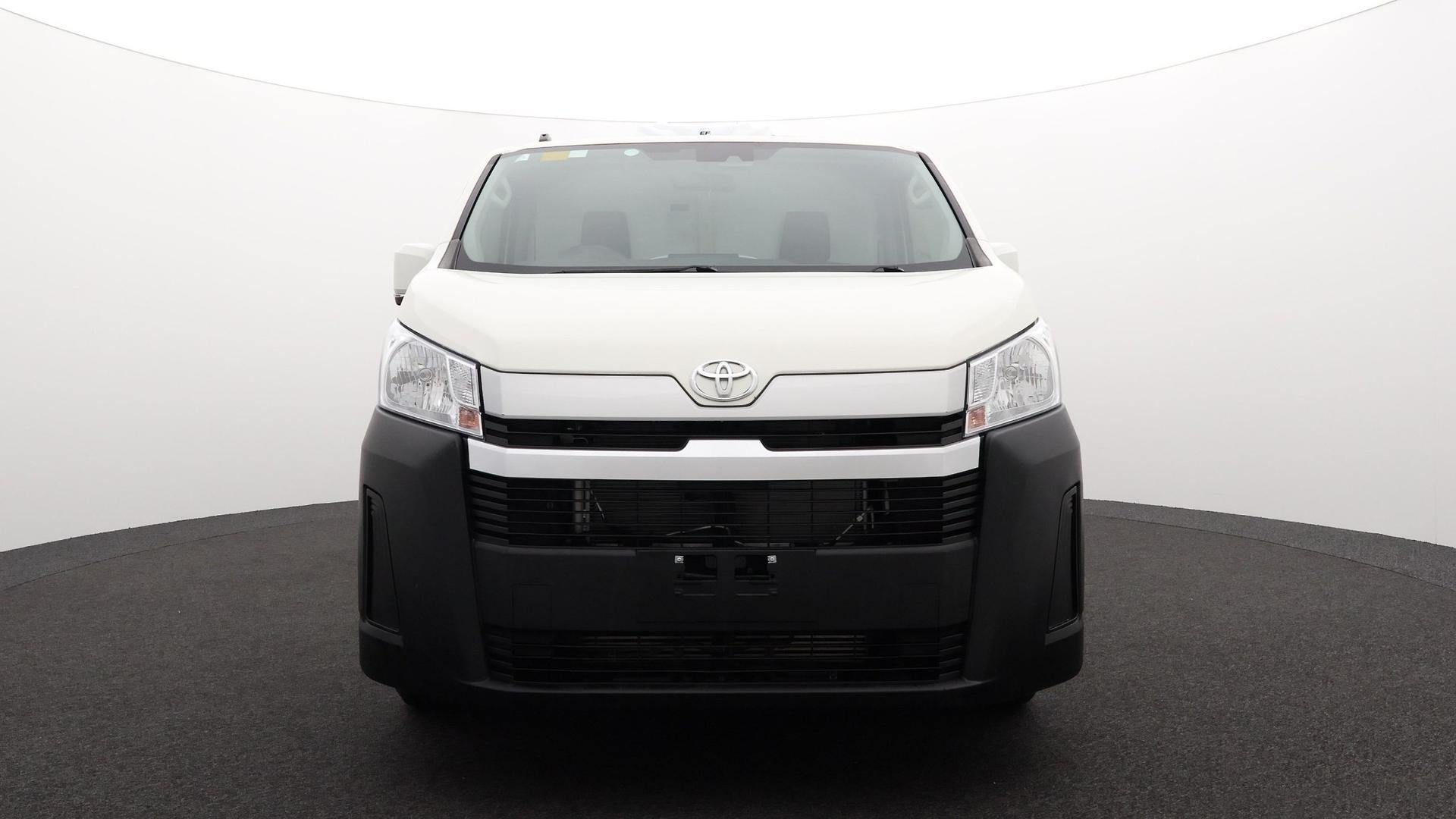 Toyota Hiace image 2