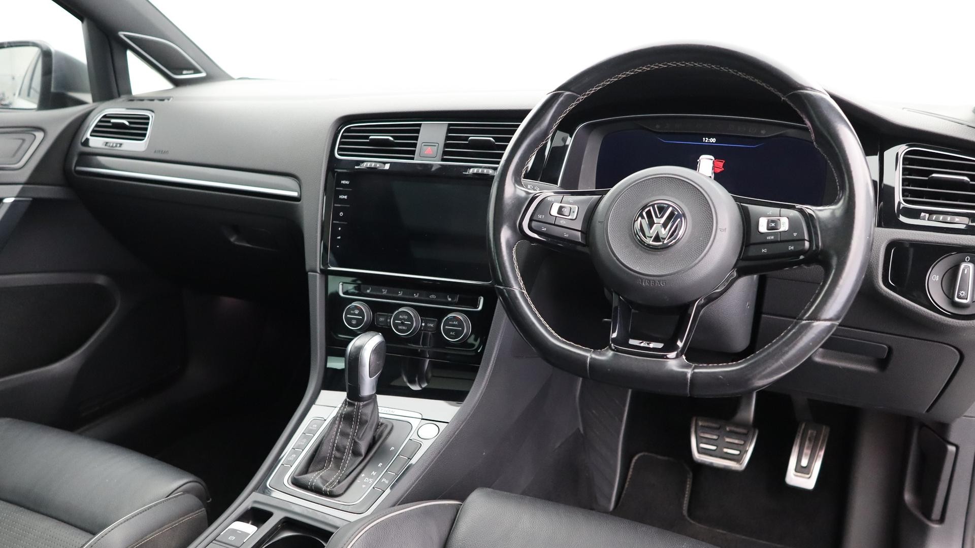 Volkswagen Golf image 4