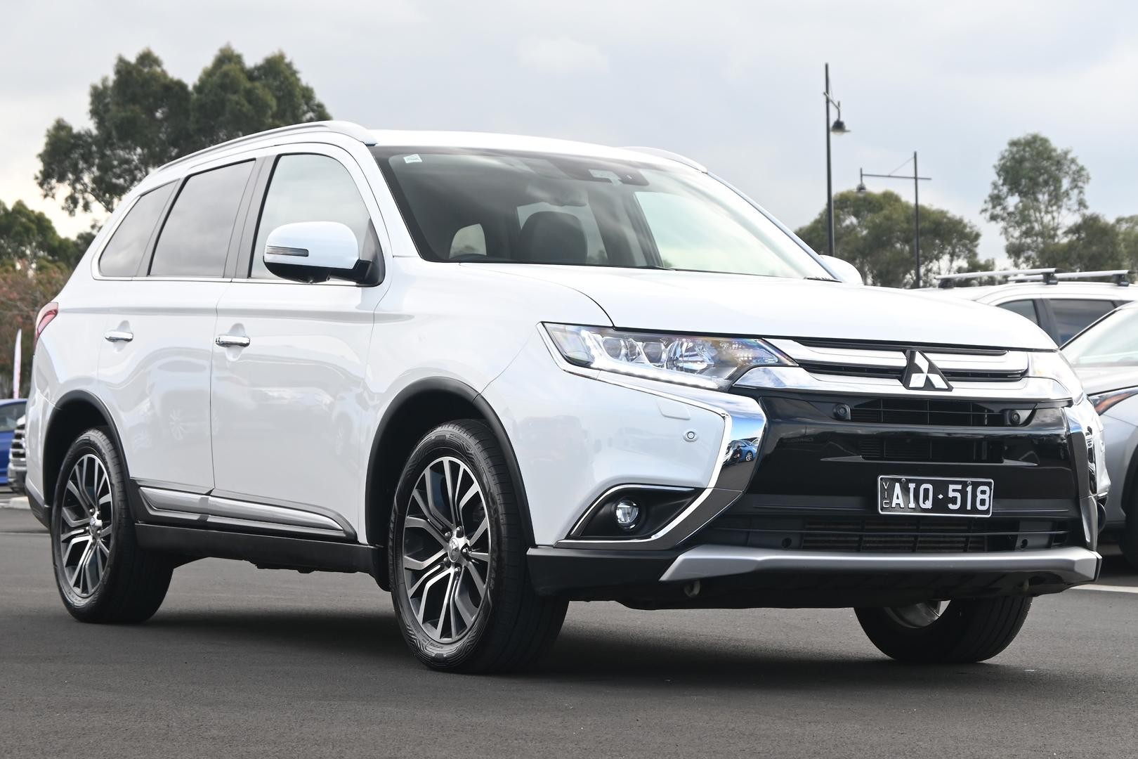 Mitsubishi Outlander image 3
