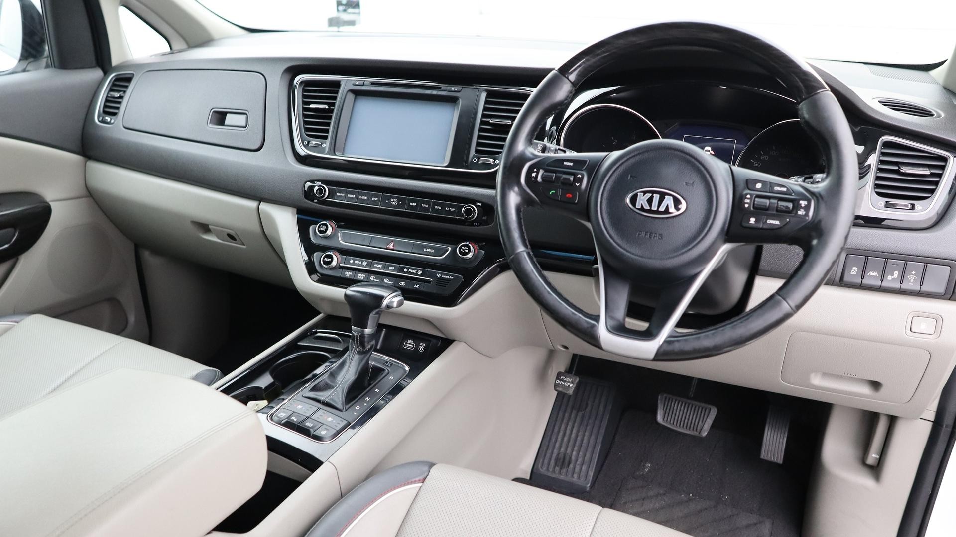 Kia Carnival image 4