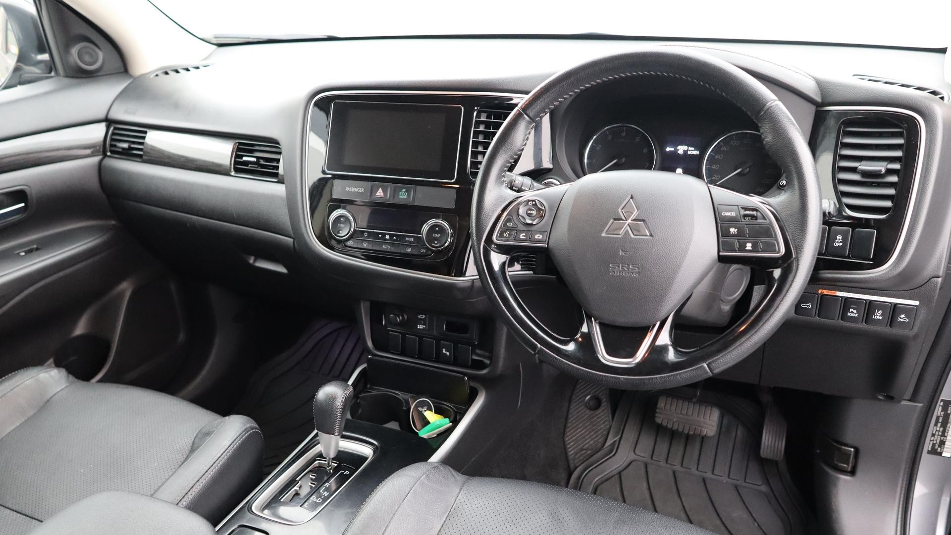 Mitsubishi Outlander image 4