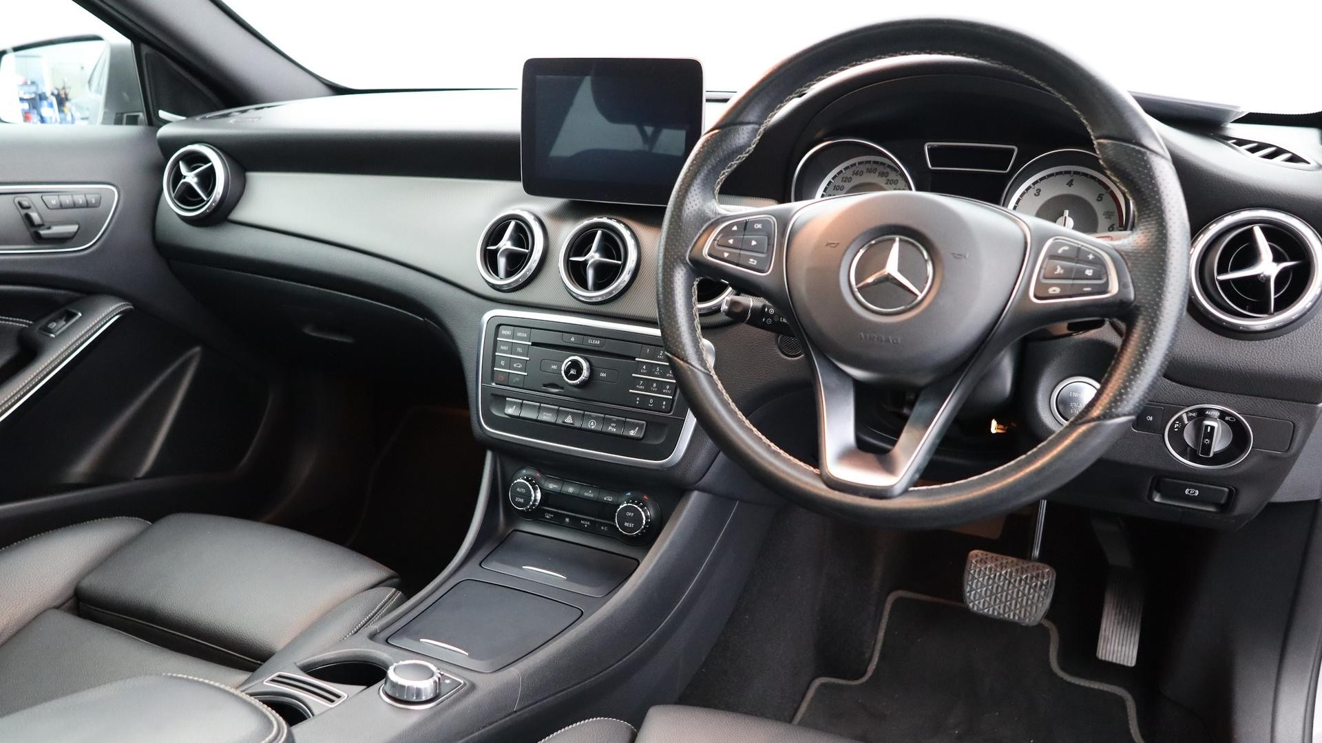 Mercedes Benz Gla-class image 4