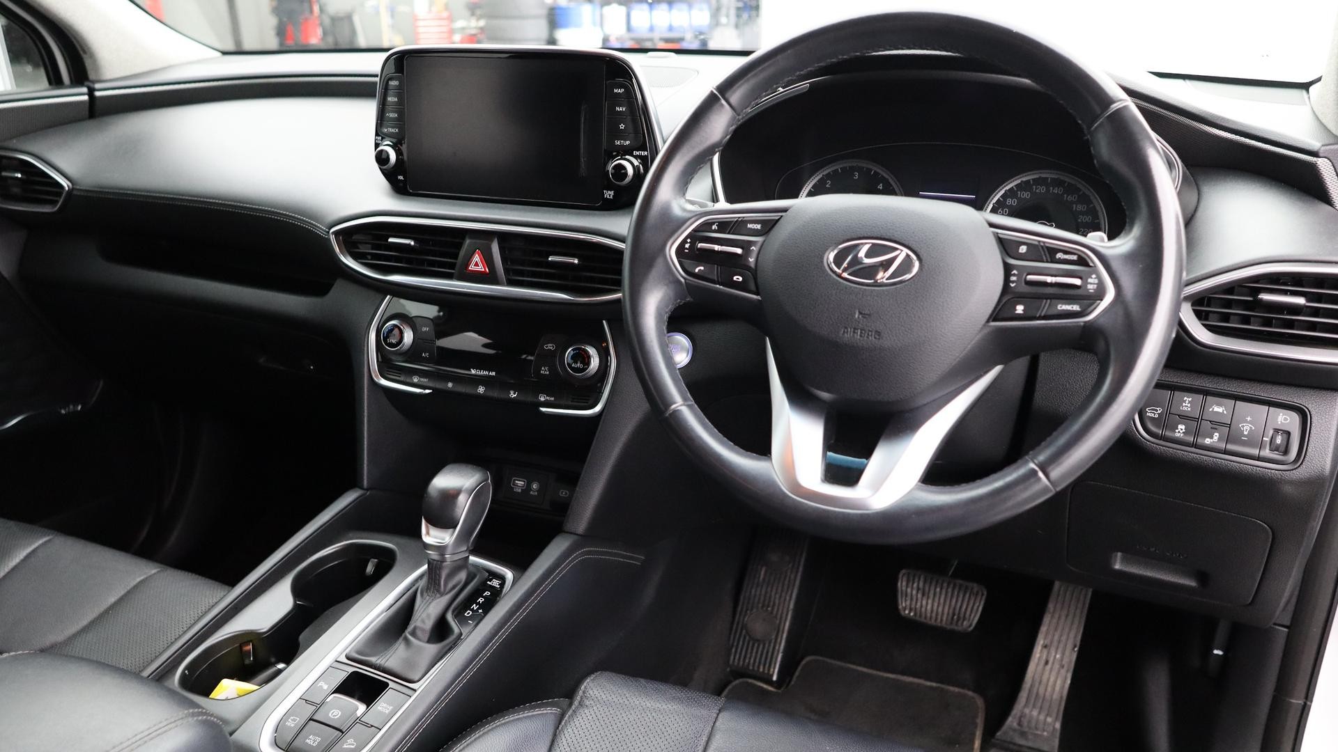 Hyundai Santa Fe image 4