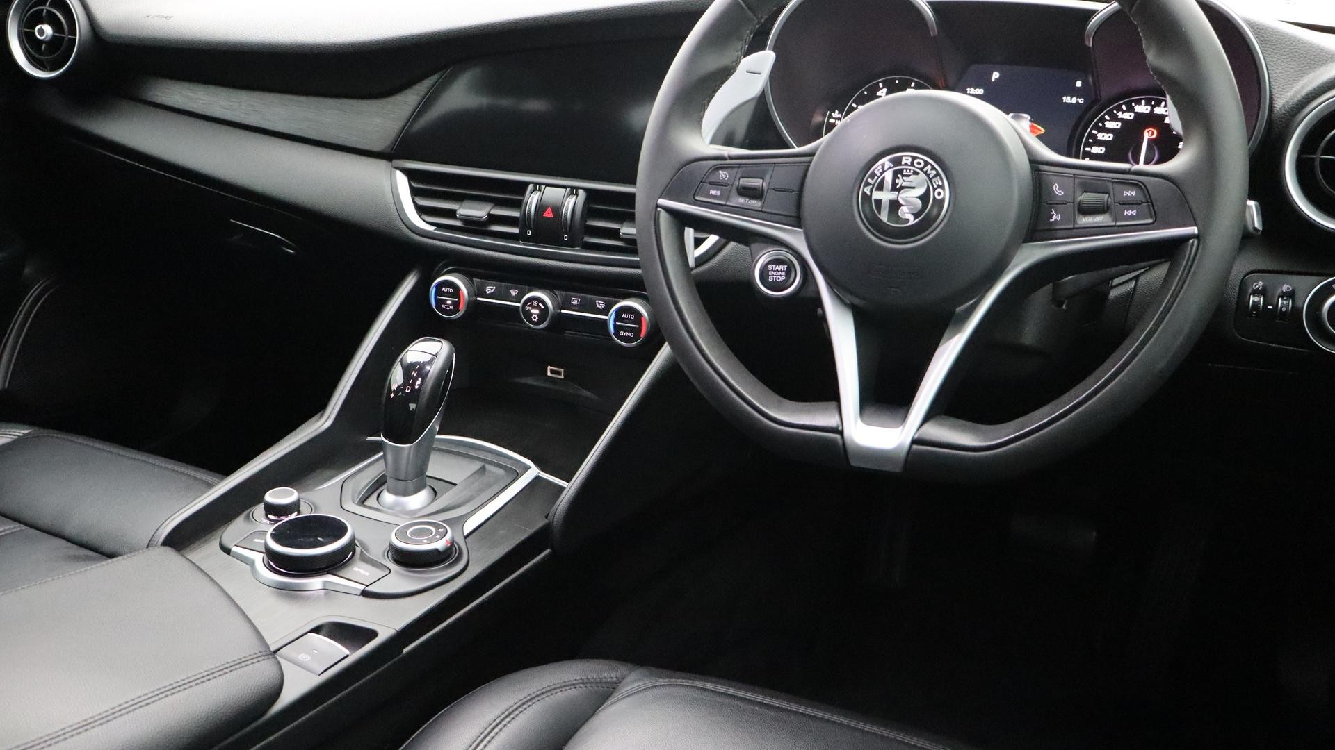 Alfa Romeo Giulia image 4