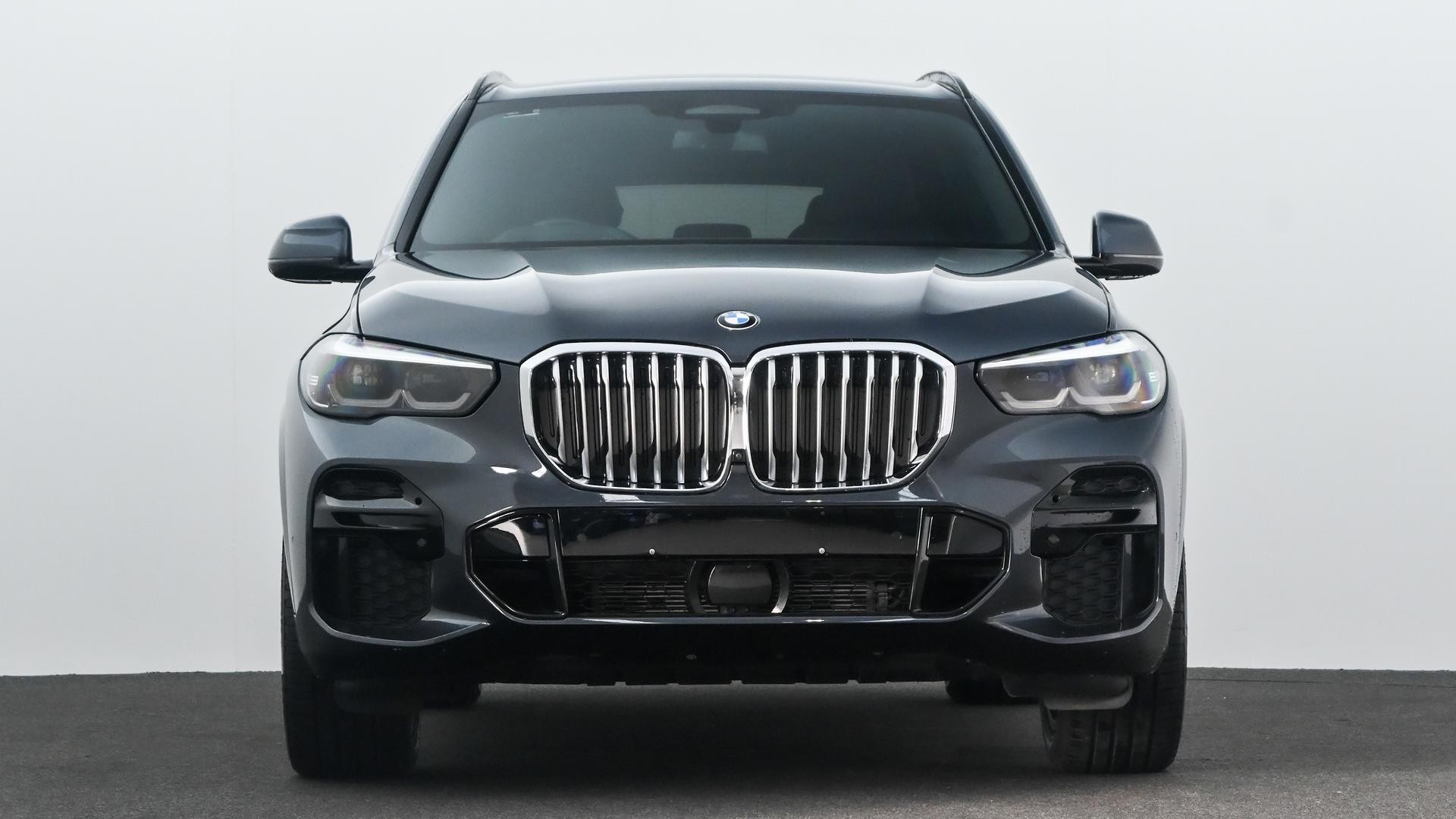 BMW X5 image 2