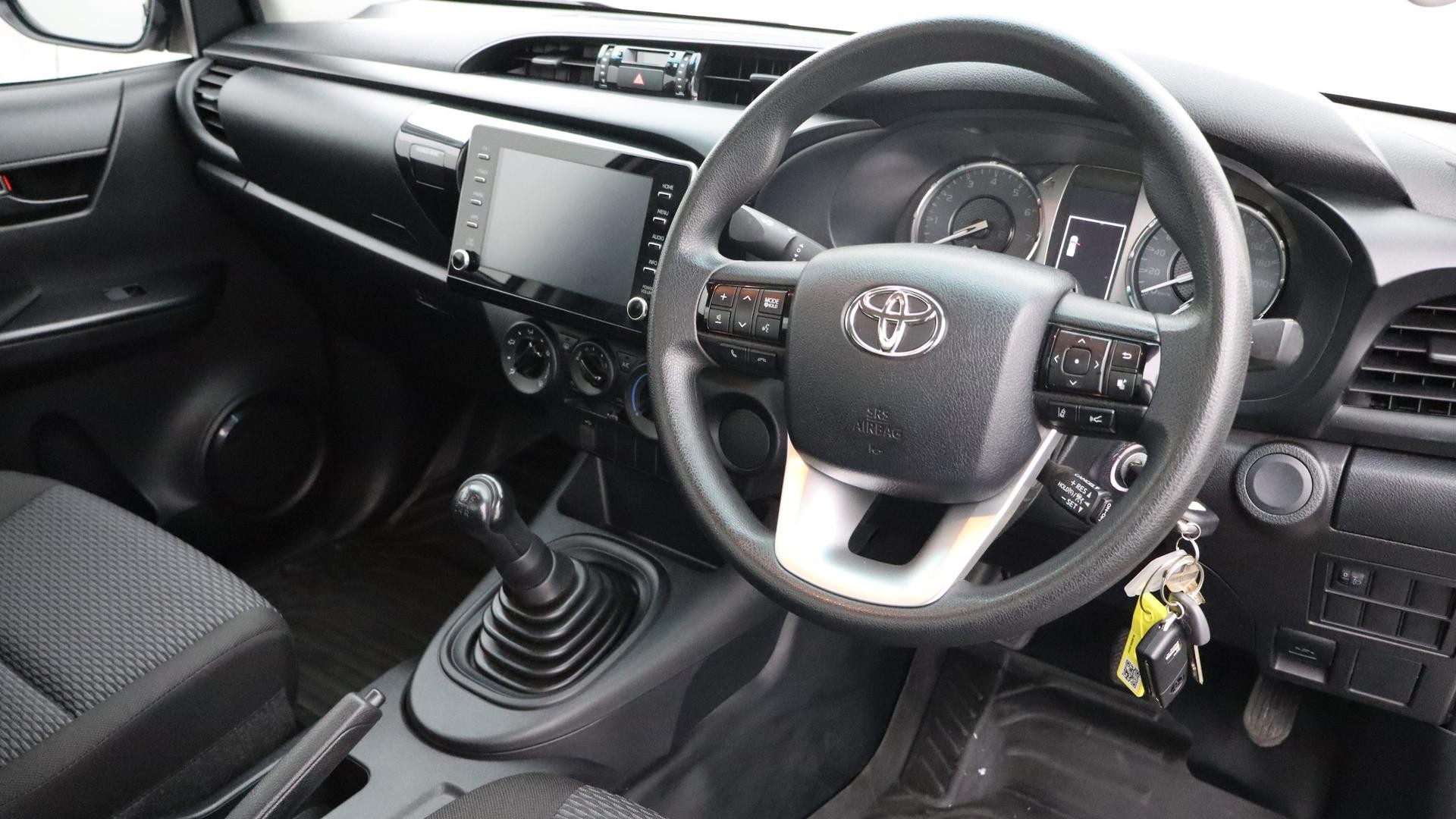 Toyota Hilux image 4