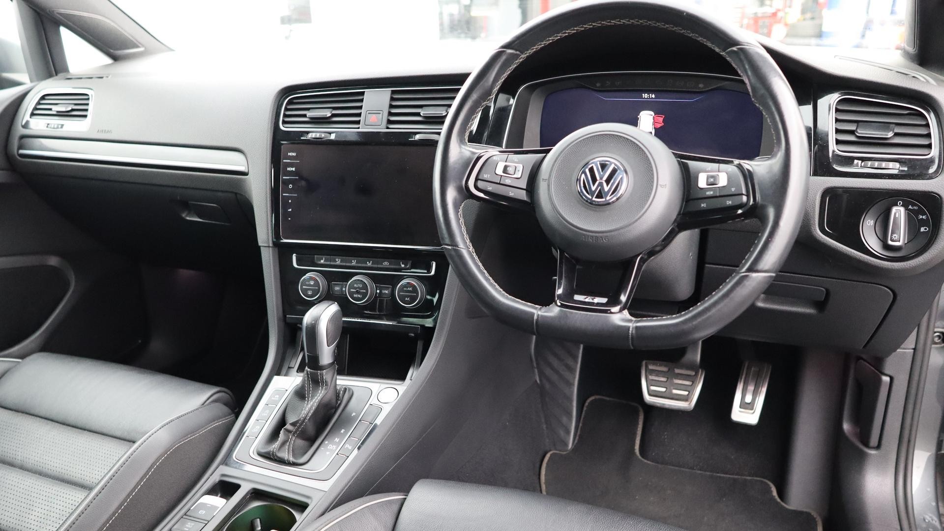 Volkswagen Golf image 4