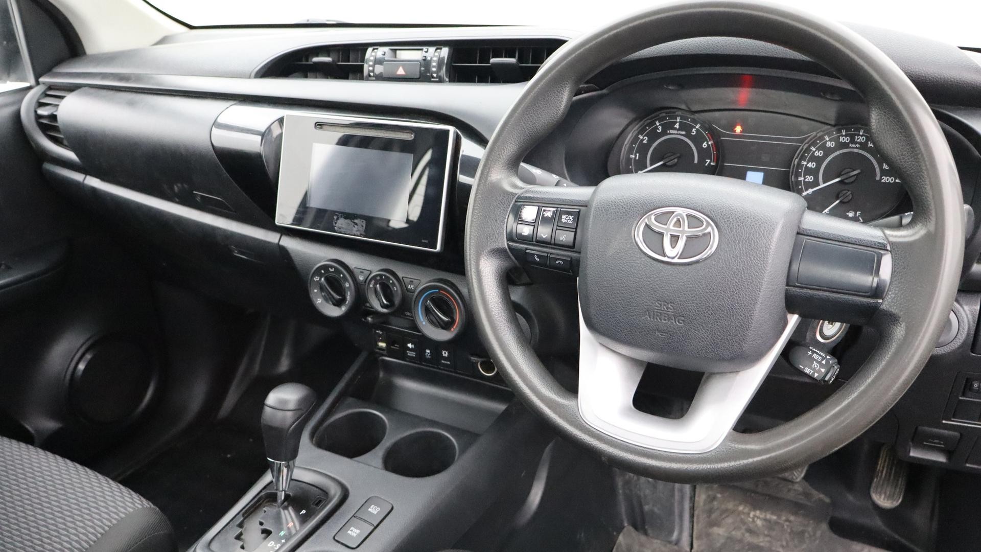 Toyota Hilux image 4