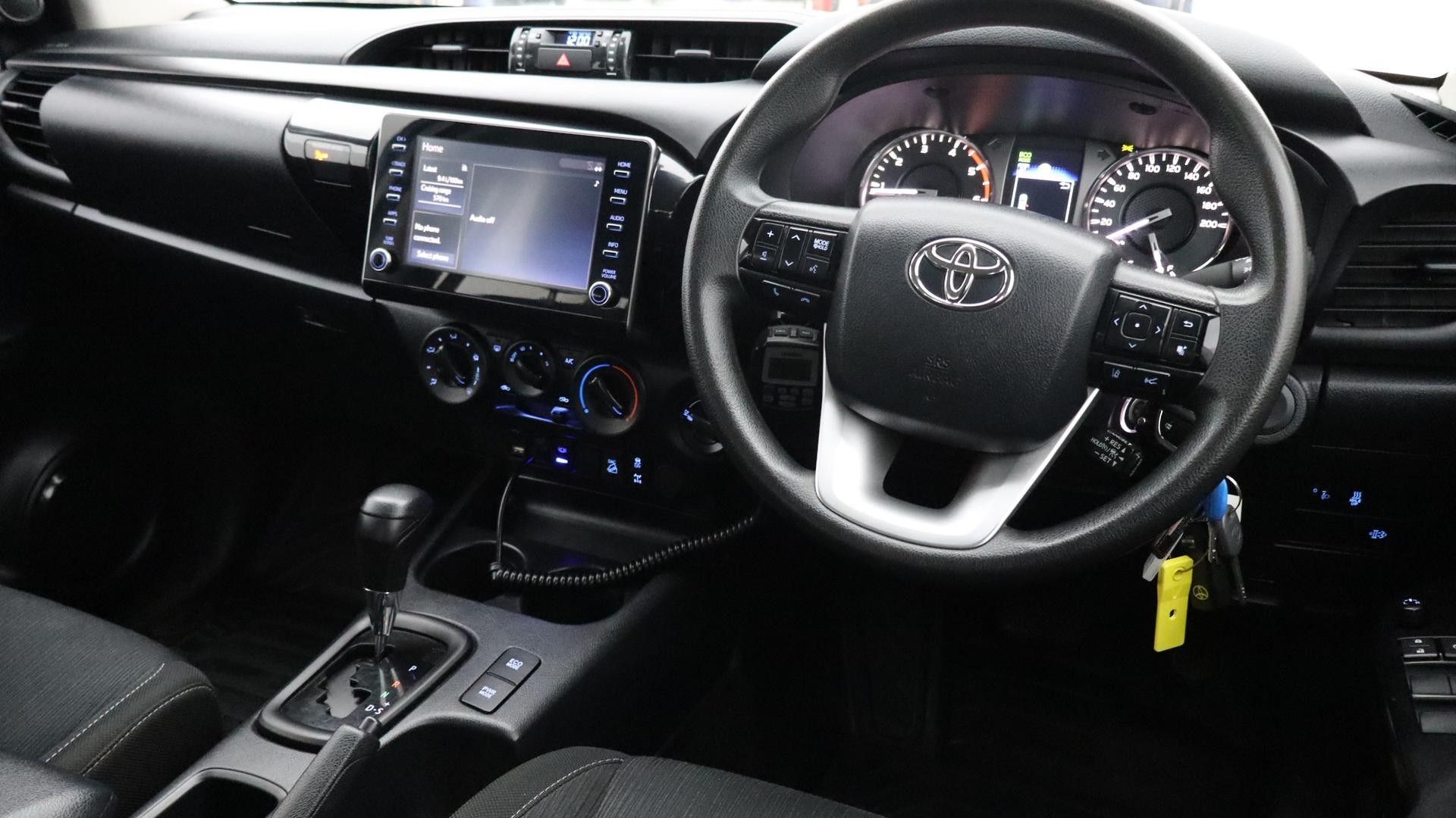 Toyota Hilux image 4