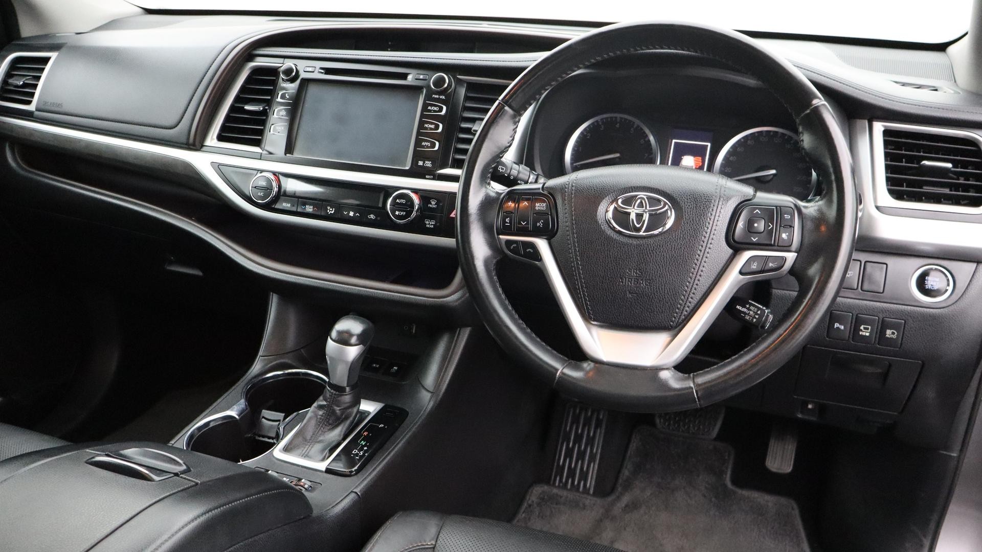 Toyota Kluger image 4