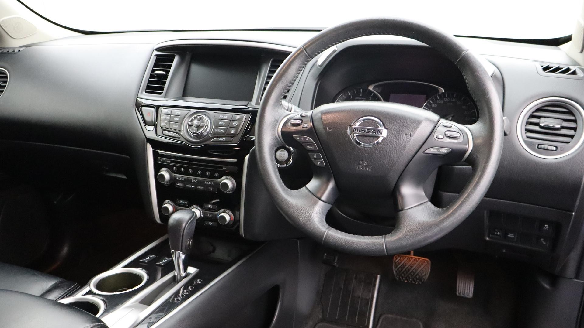Nissan Pathfinder image 4