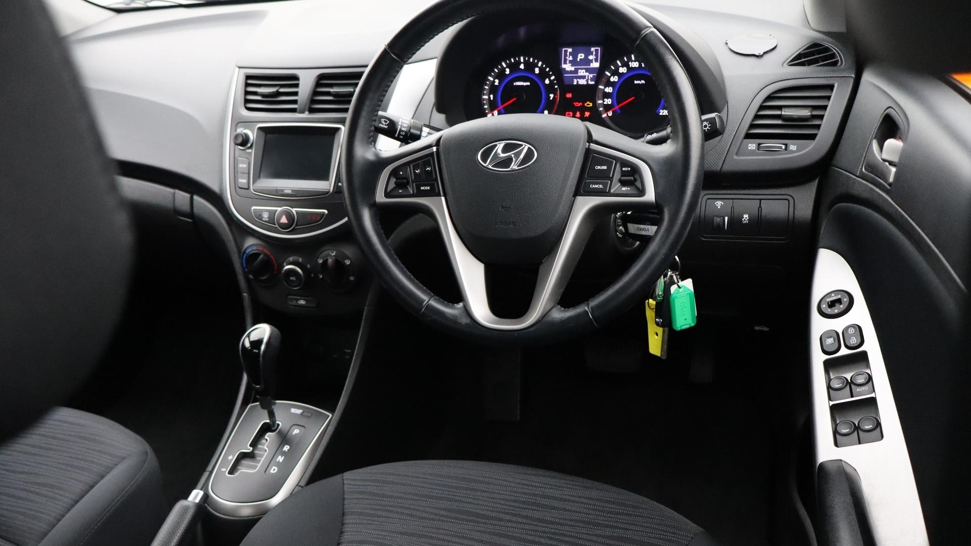 Hyundai Accent image 4