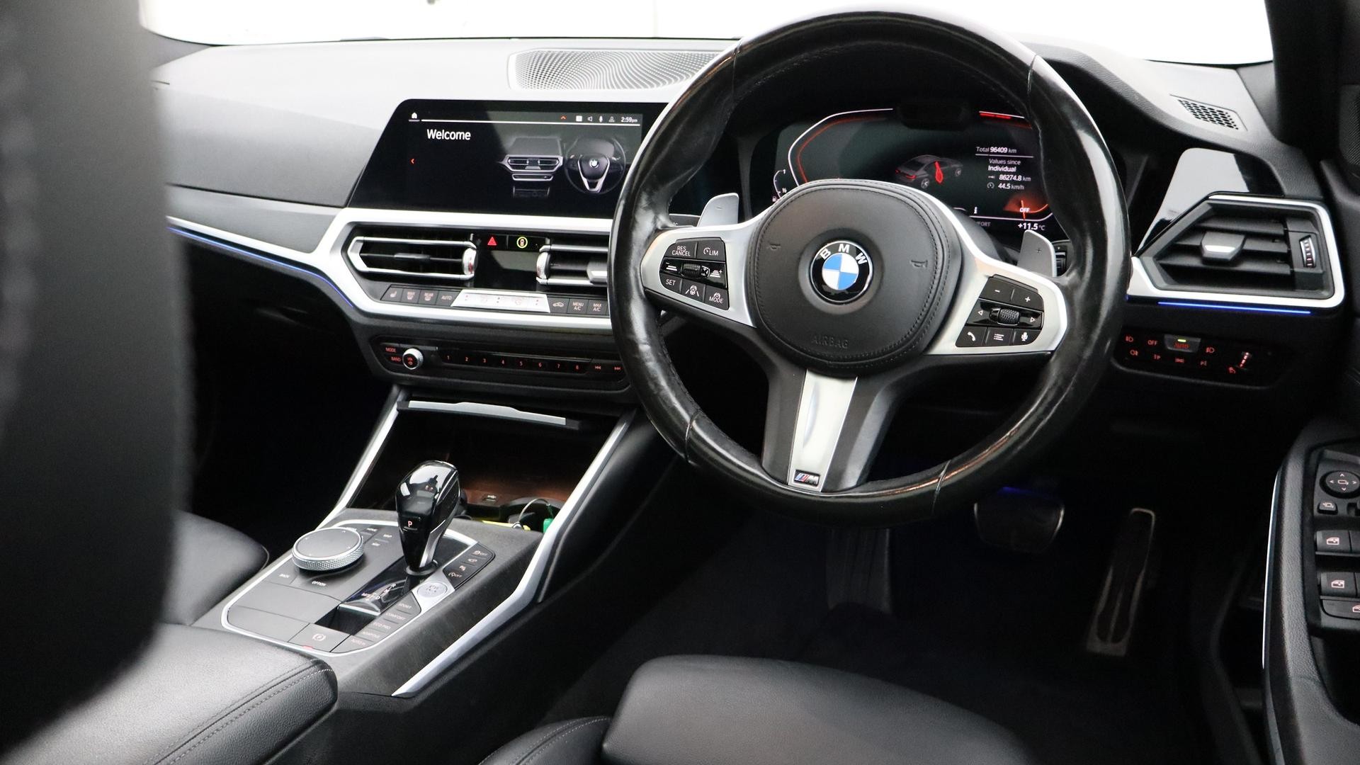 BMW 3 Series image 4