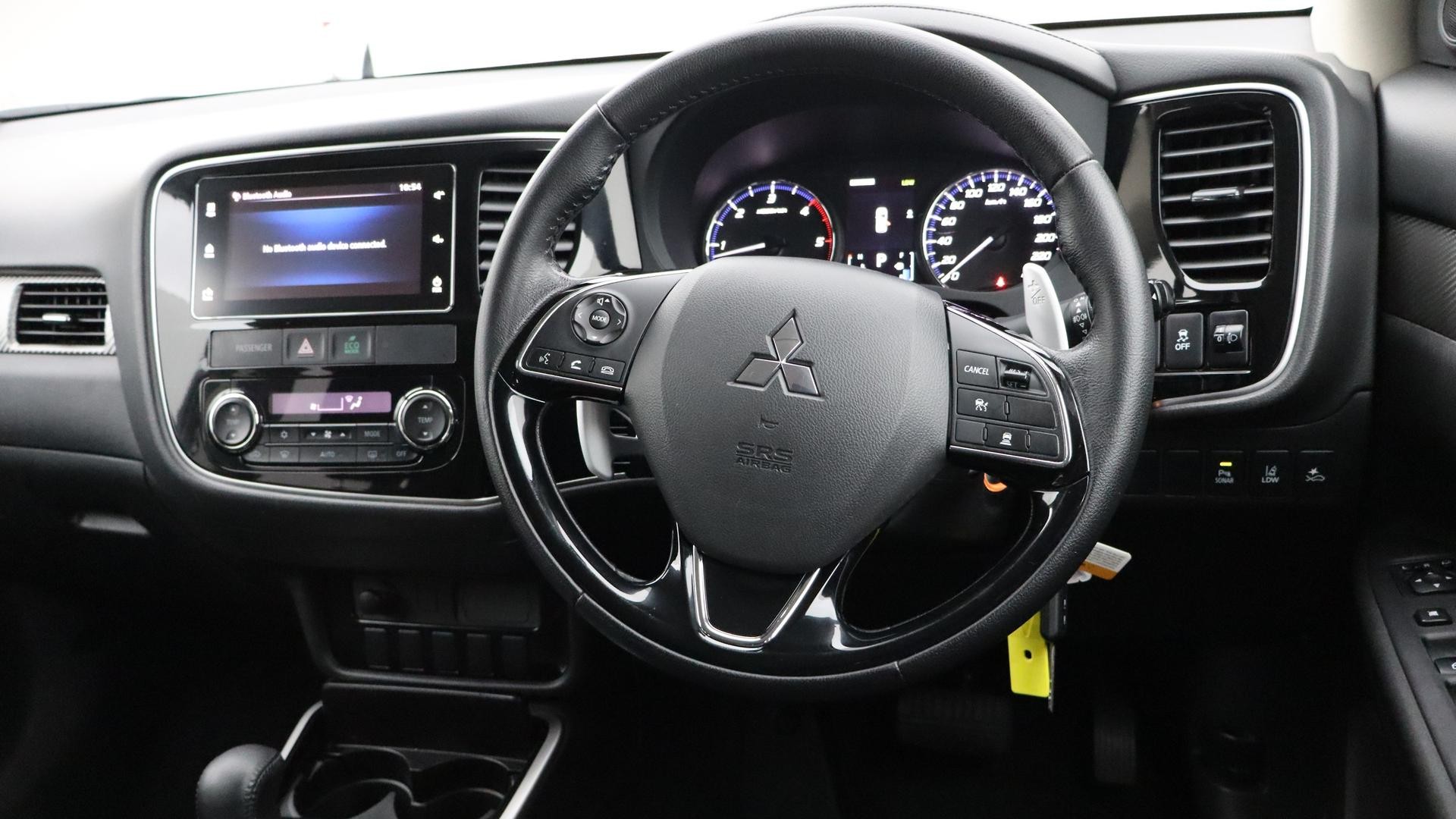 Mitsubishi Outlander image 4
