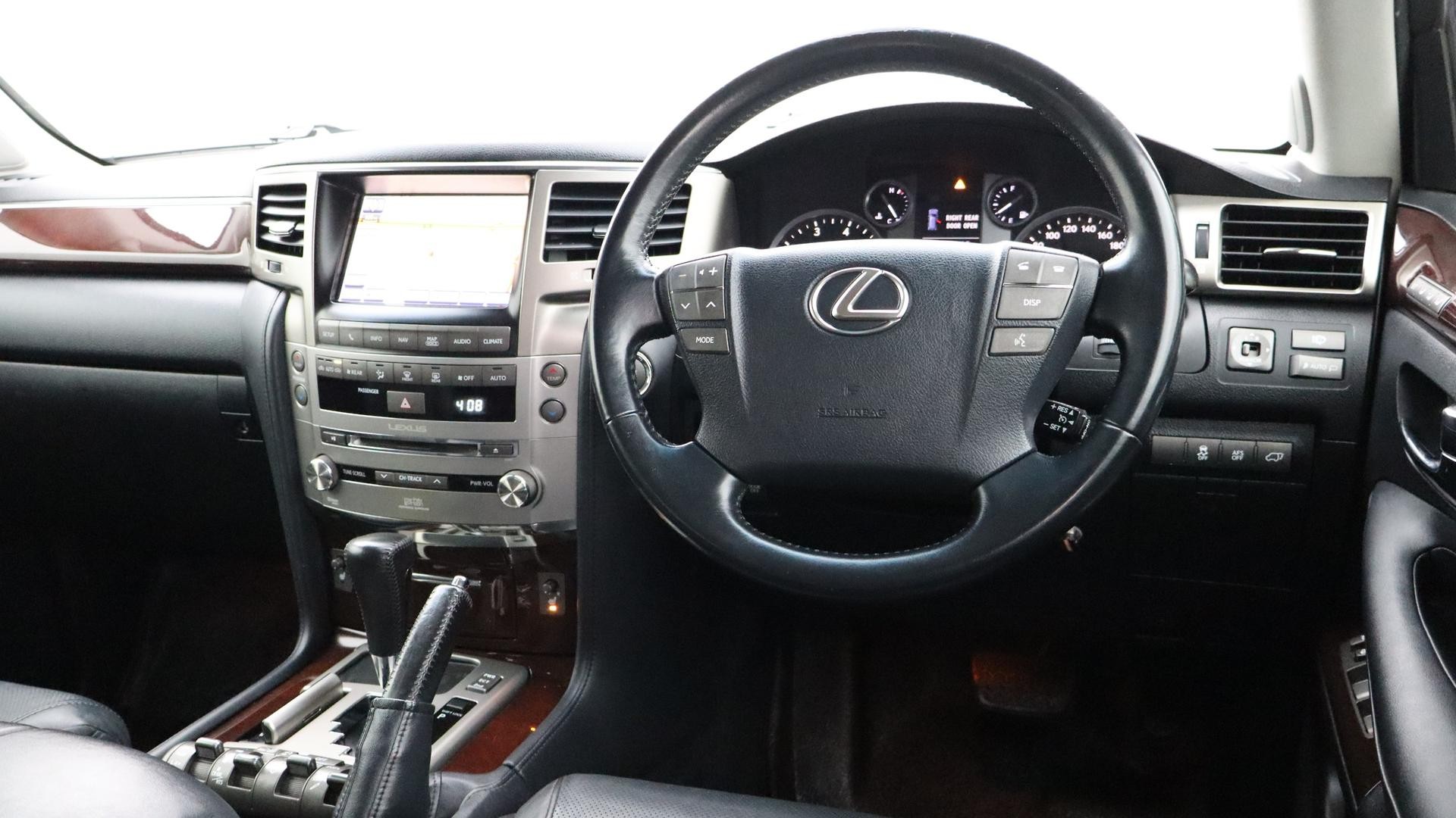 Lexus Lx image 4