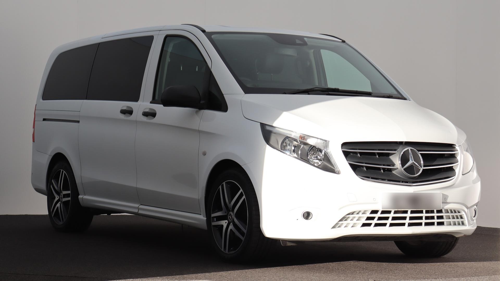 Mercedes Benz Valente image 2