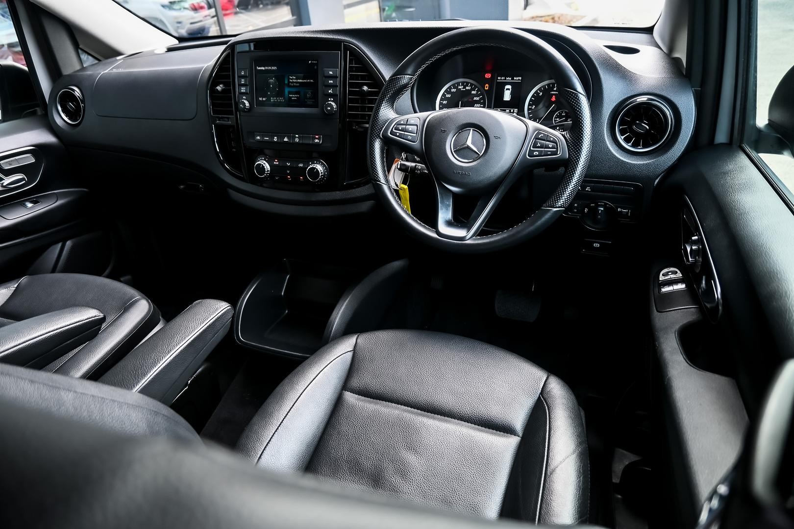 Mercedes Benz Valente image 4