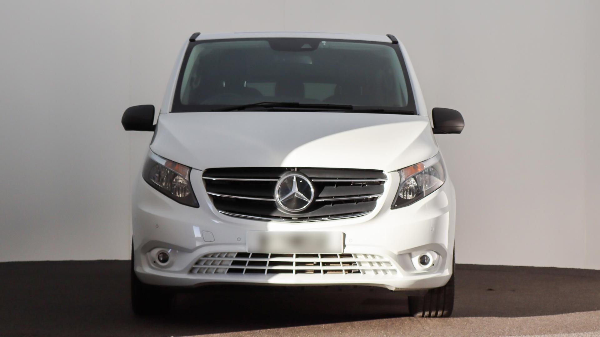 Mercedes Benz Valente image 3
