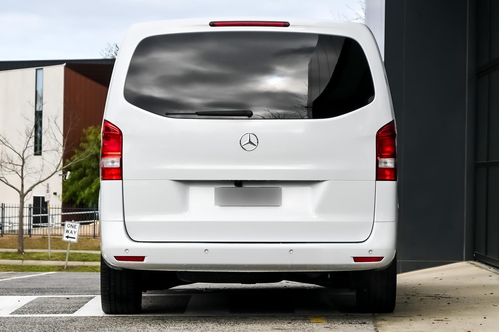 Mercedes Benz Valente image 3