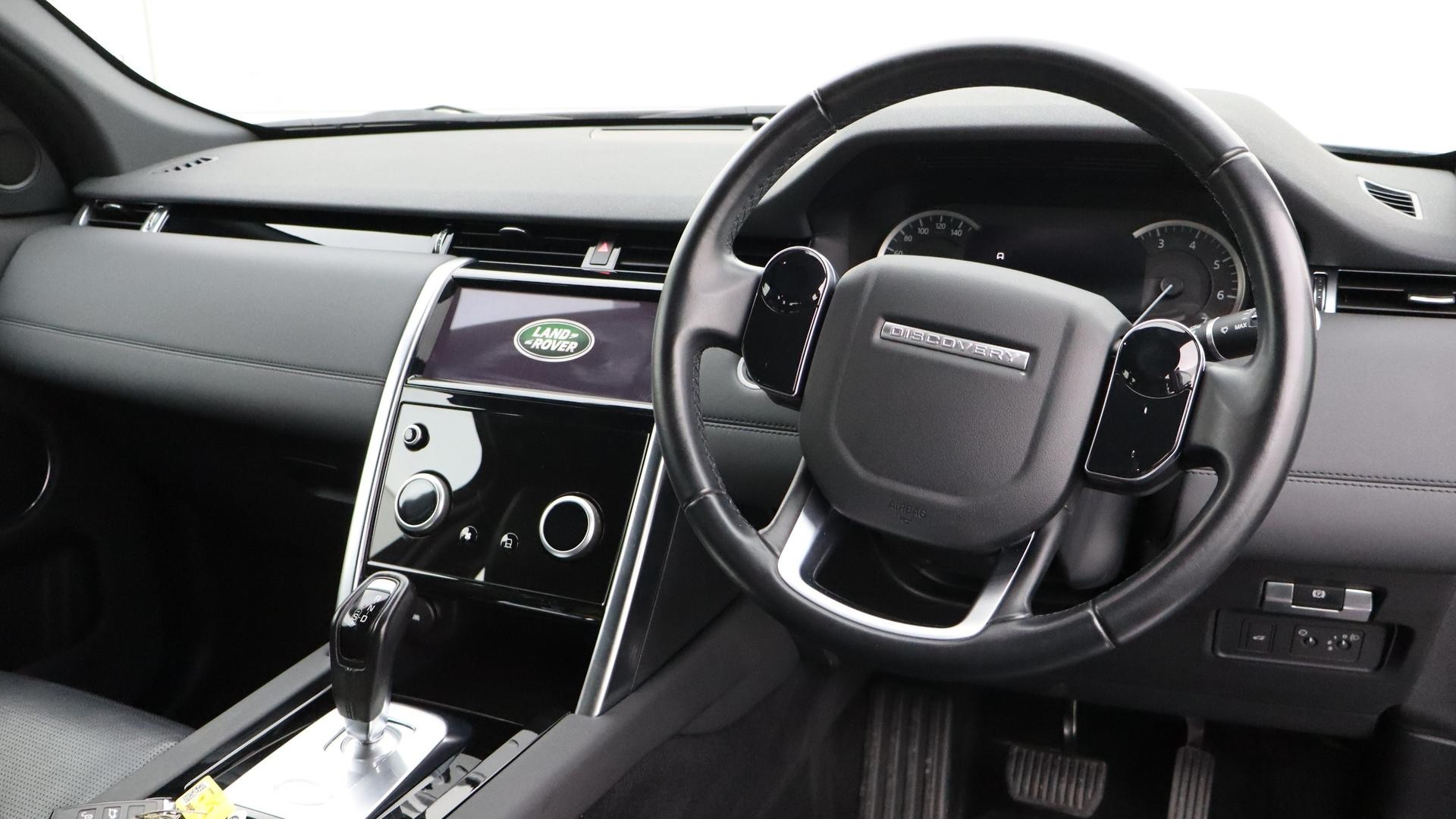 Land Rover Discovery Sport image 4