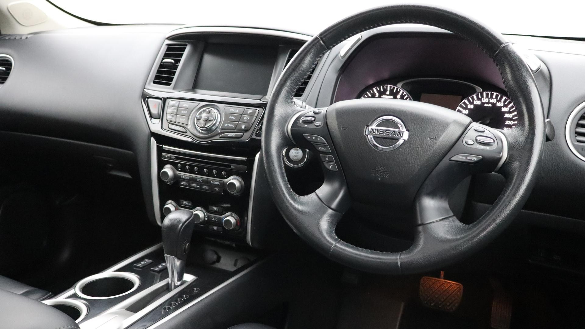 Nissan Pathfinder image 4