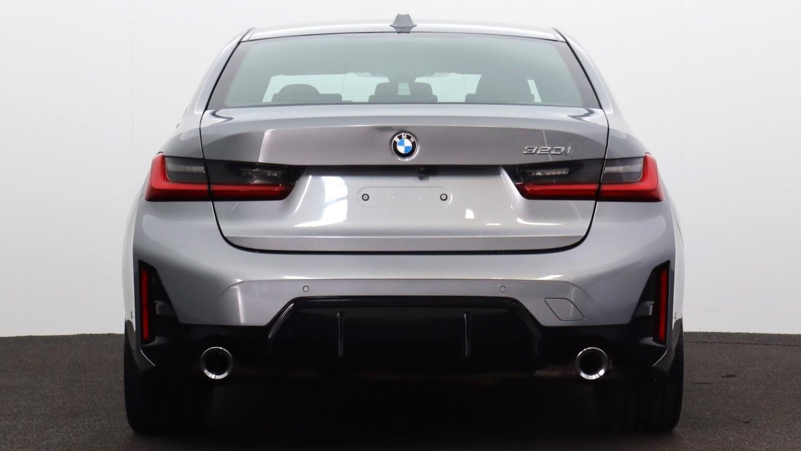 BMW 3 Series image 3