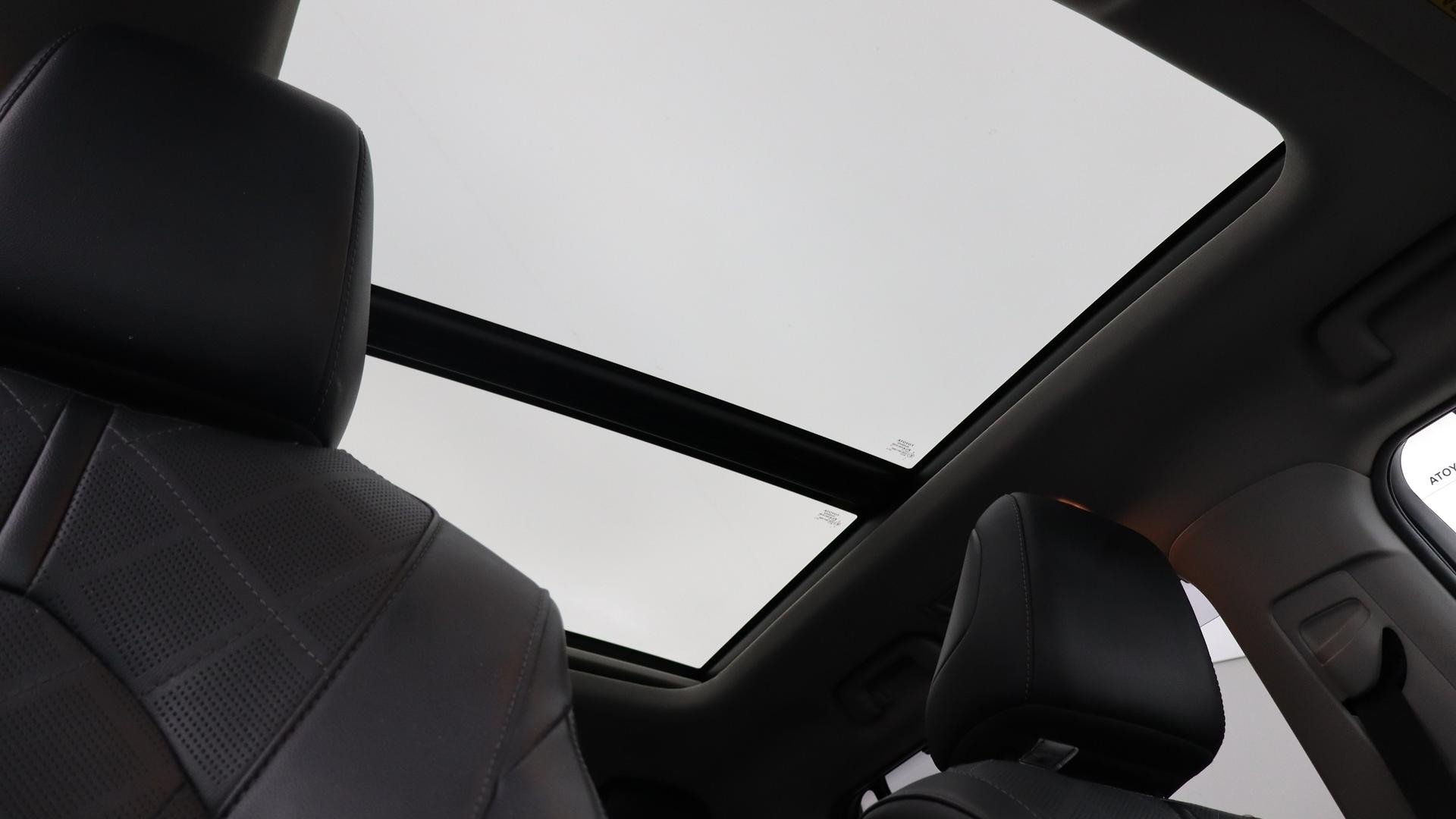 Toyota Kluger image 4