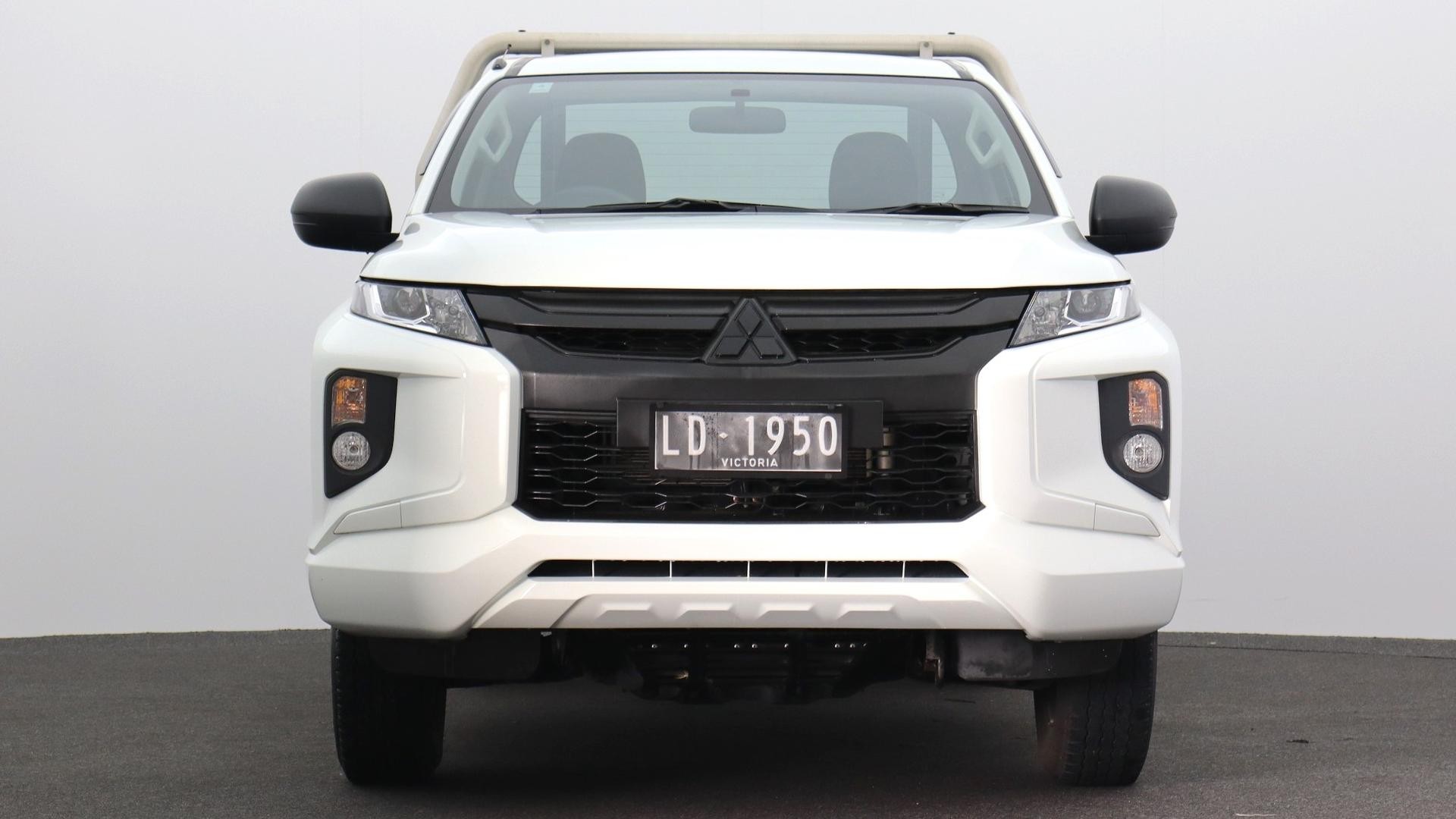 Mitsubishi Triton image 2