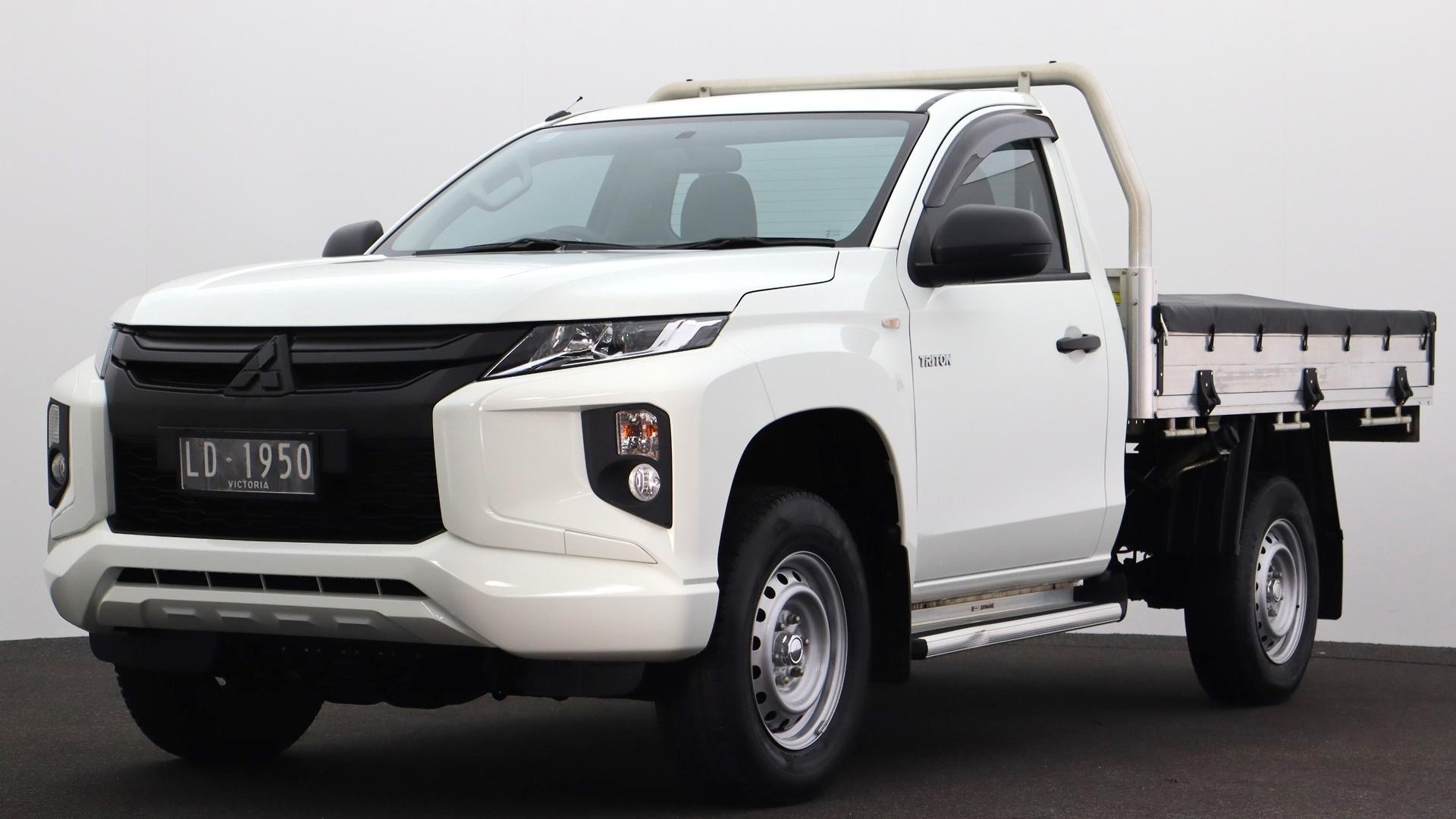 Mitsubishi Triton image 1