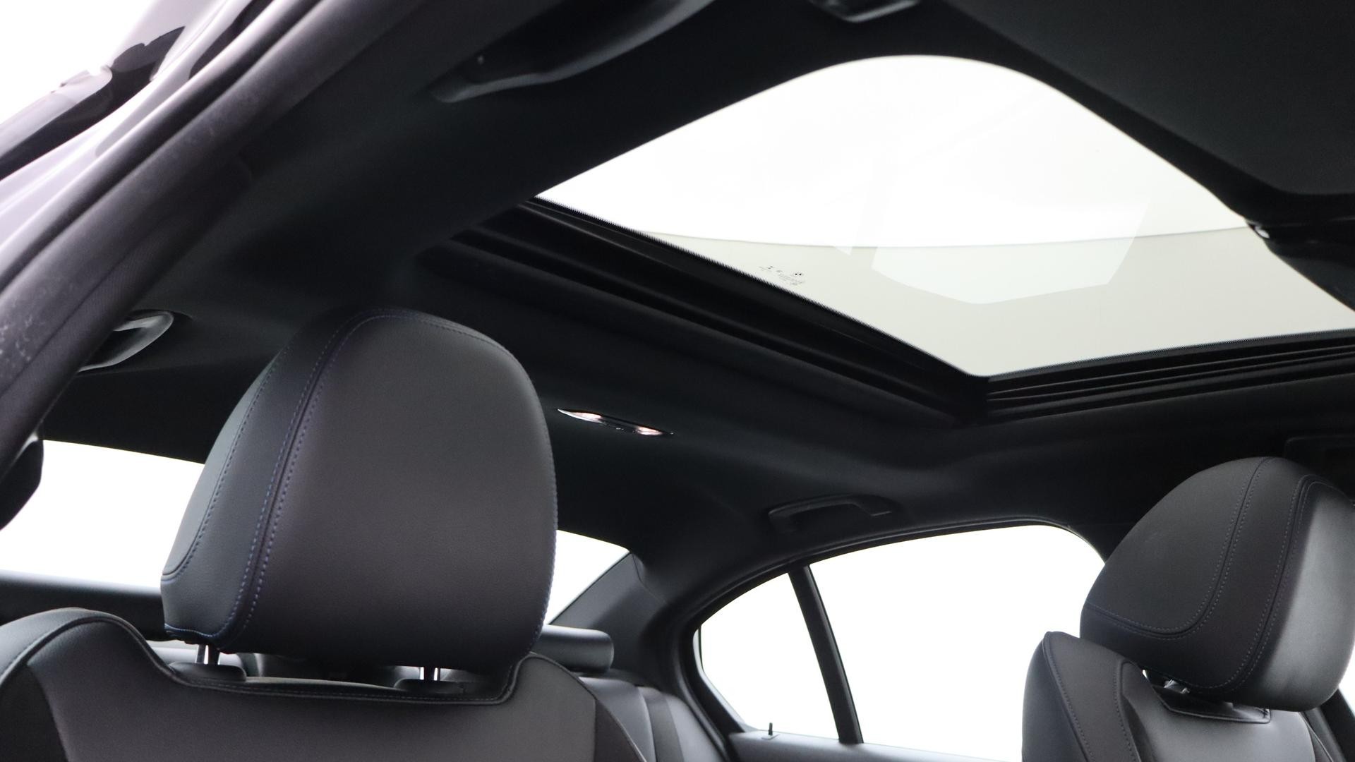 BMW 3 Series image 4