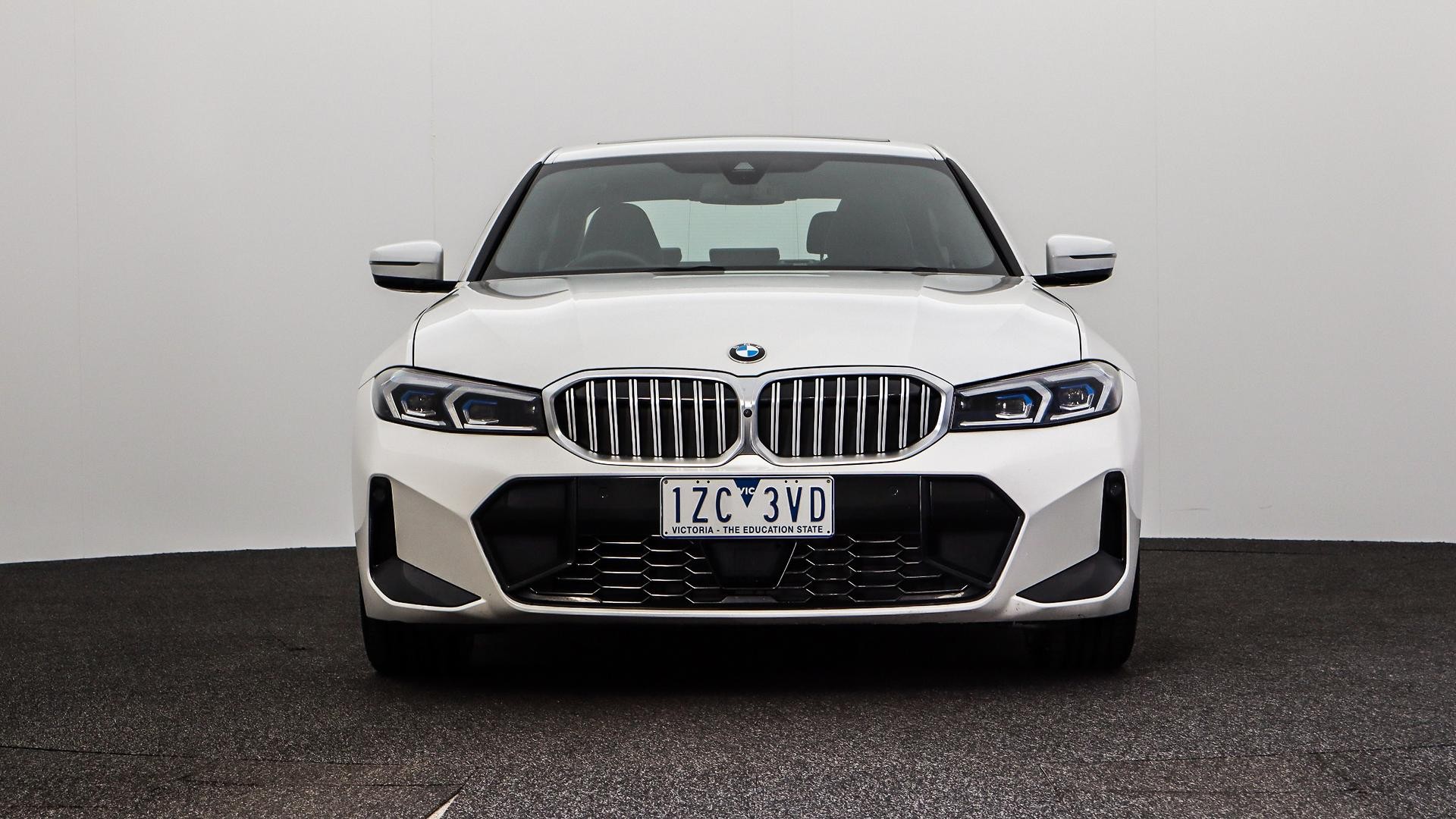 BMW 3 Series image 2