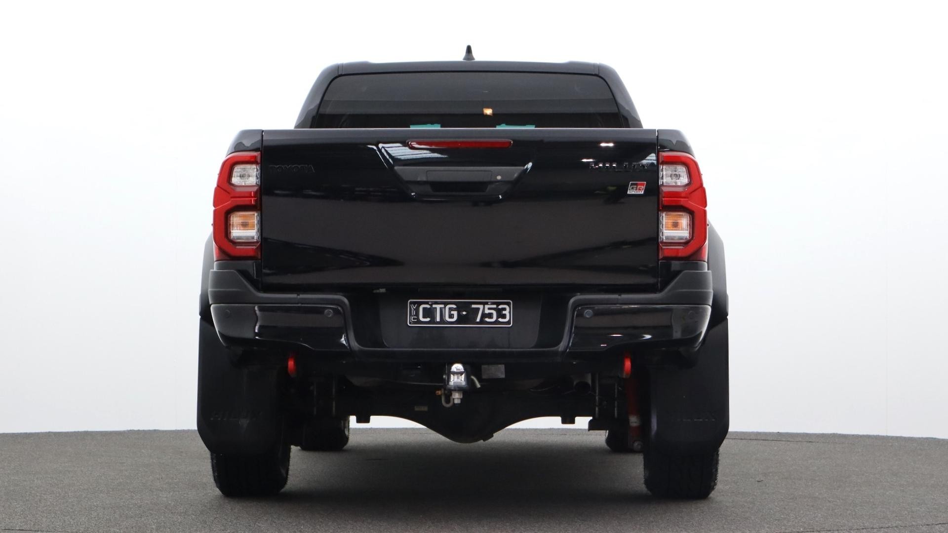 Toyota Hilux image 2