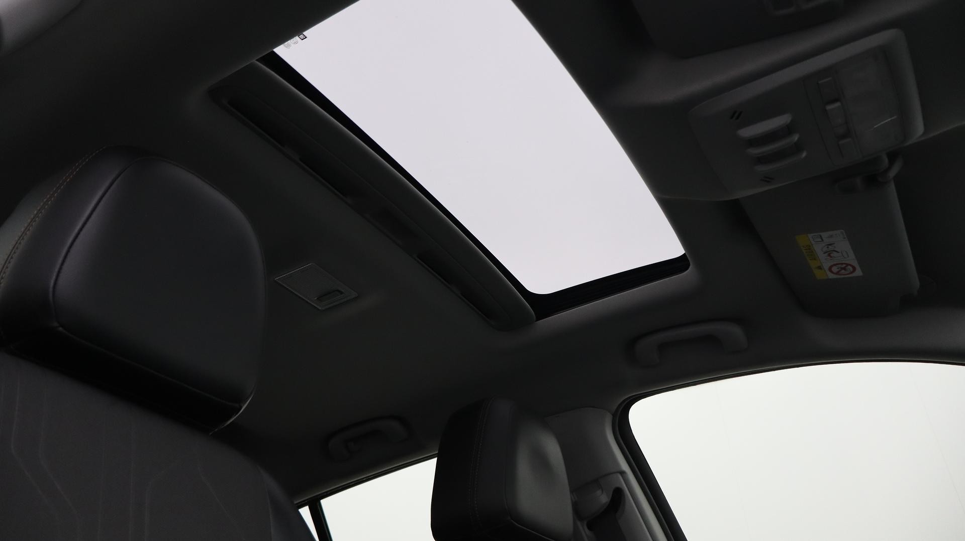 Holden Trax image 4