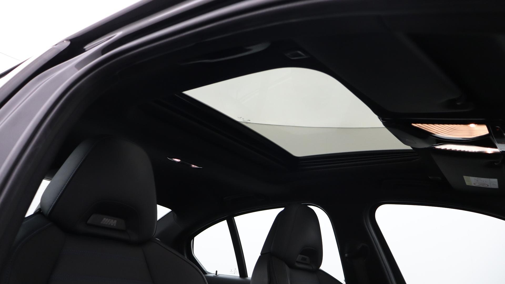 BMW 3 Series image 4
