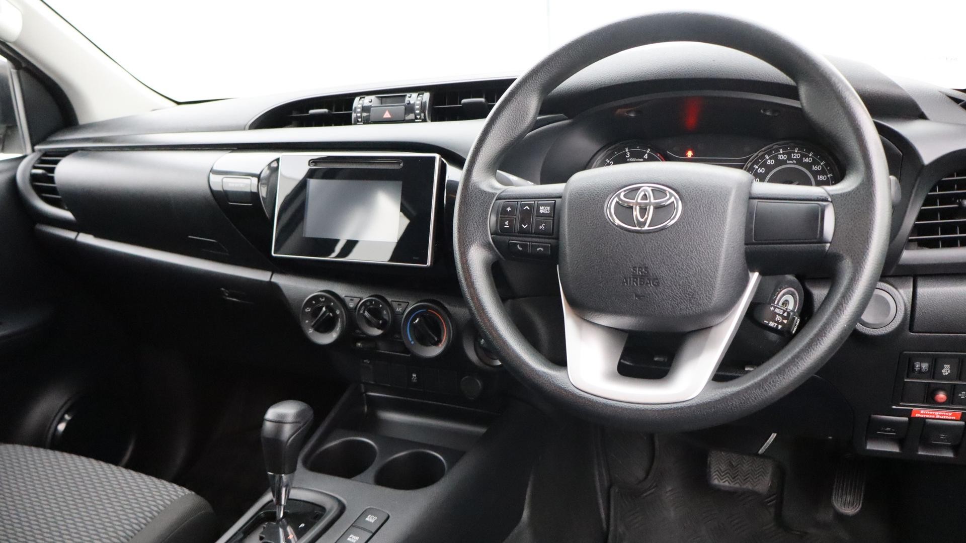 Toyota Hilux image 4