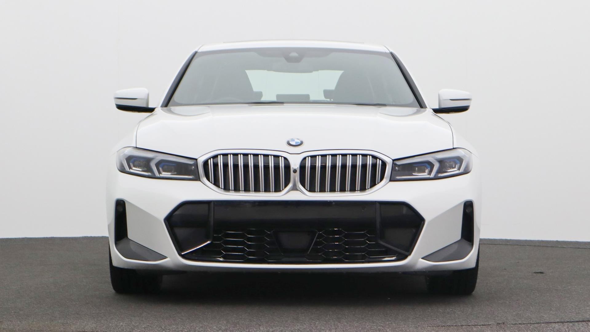 BMW 3 Series image 2