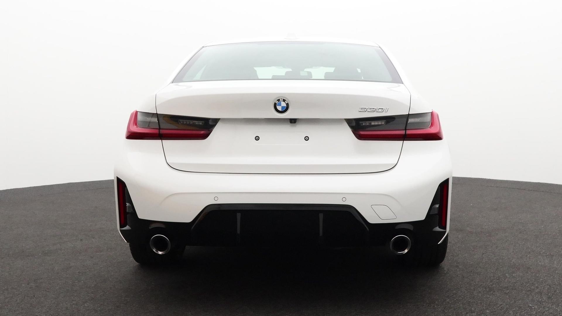 BMW 3 Series image 3