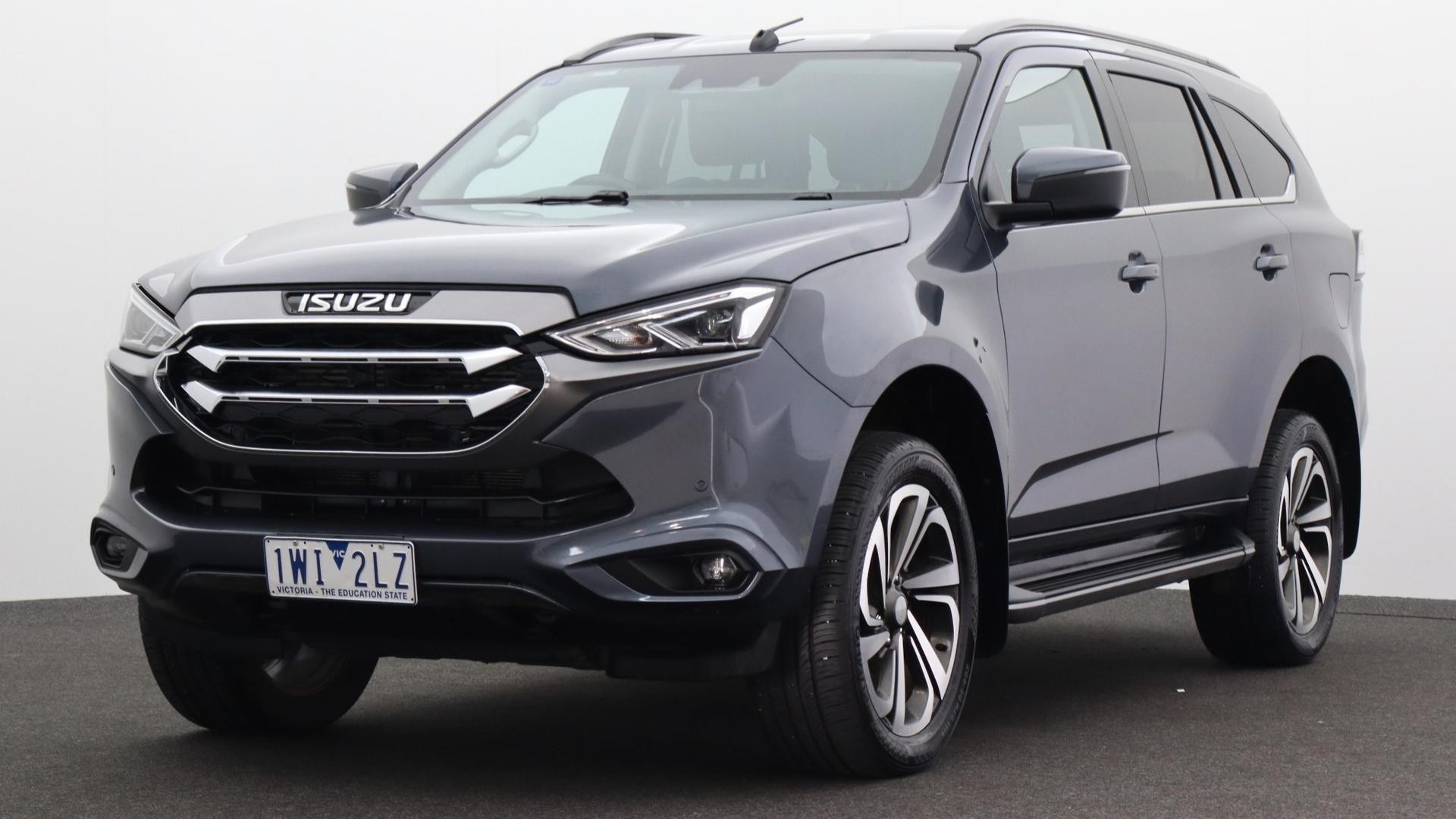Isuzu Mu-x image 1