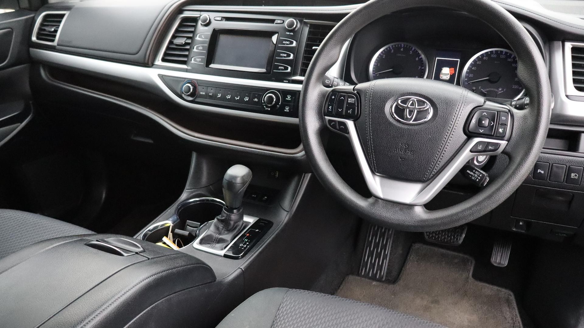 Toyota Kluger image 4