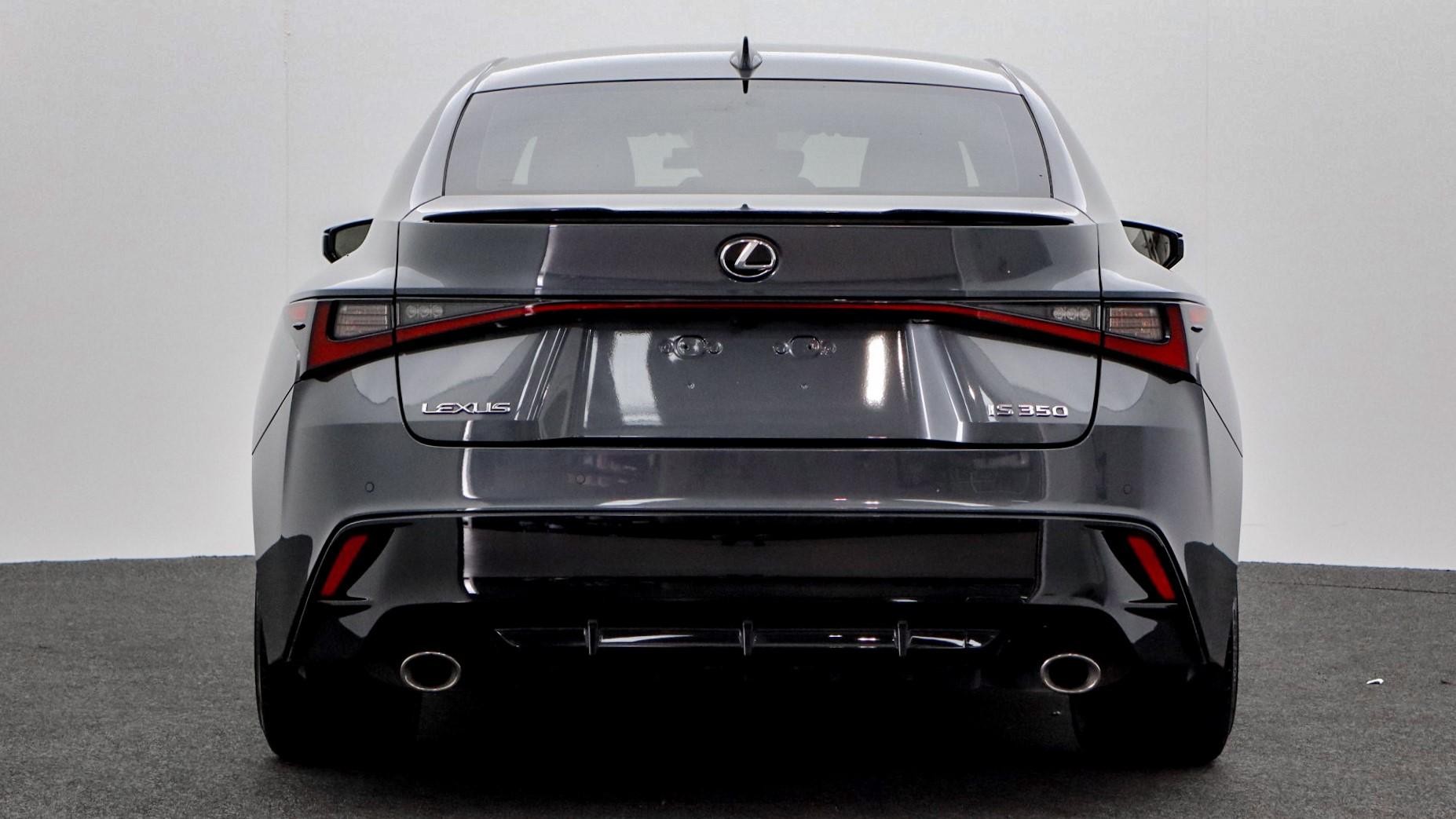 Lexus Is image 3