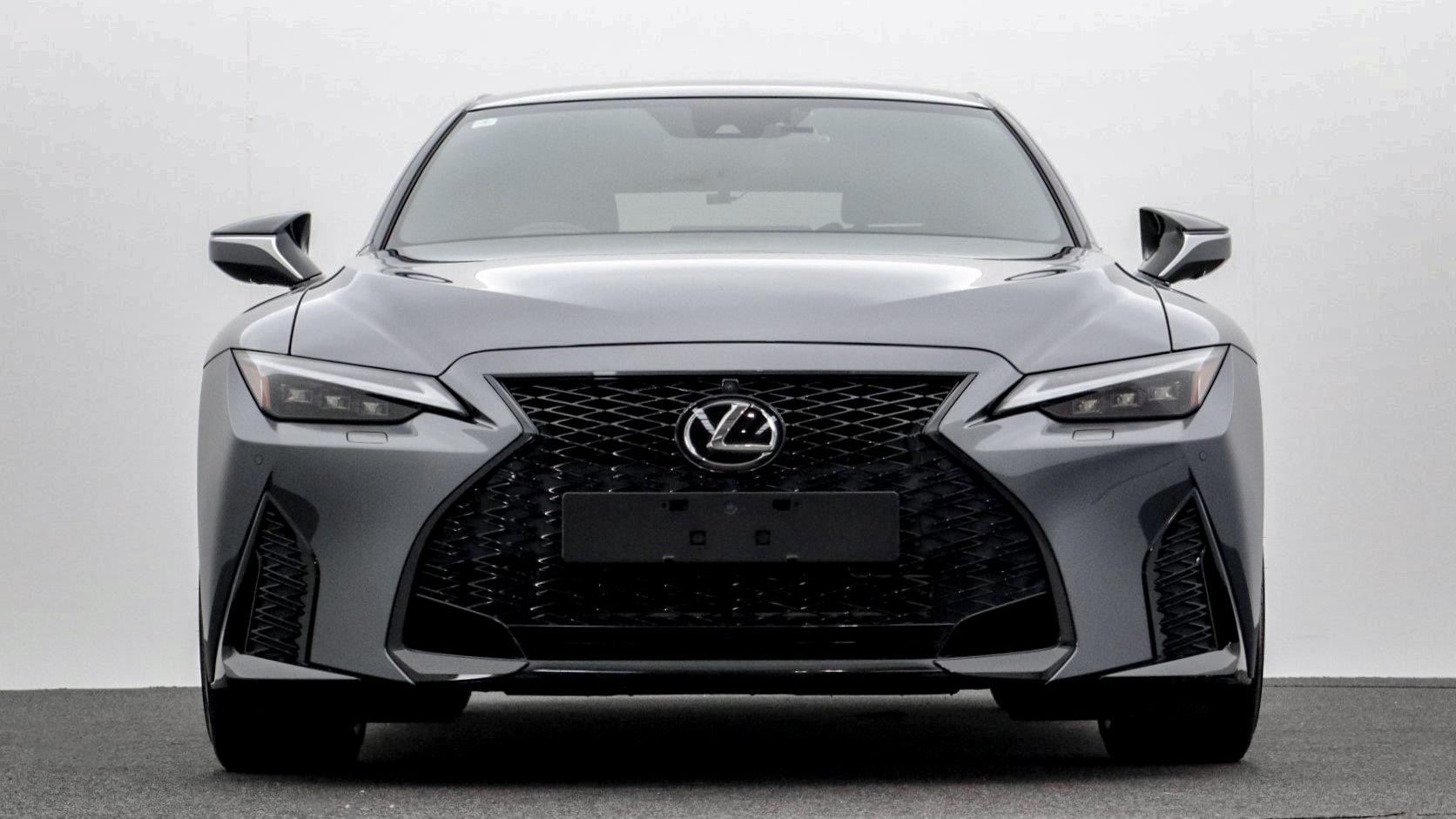 Lexus Is image 2