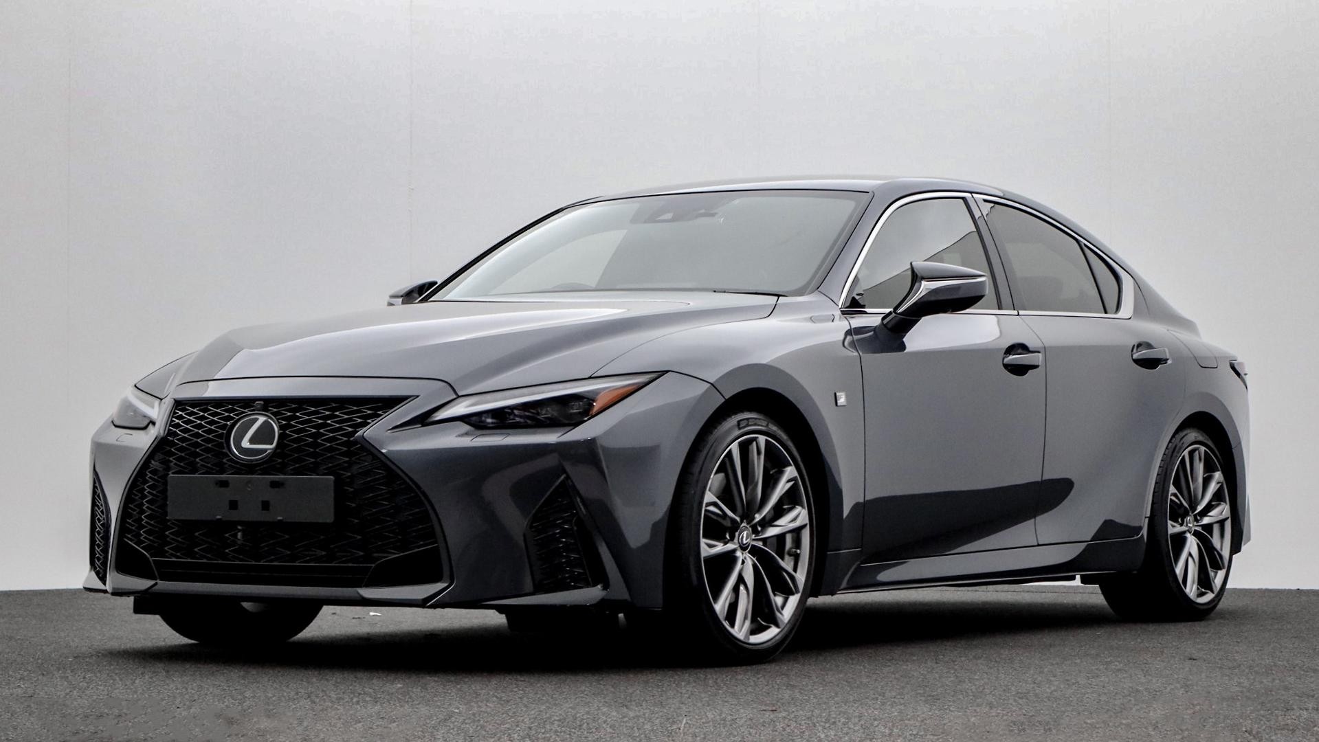 Lexus Is image 1